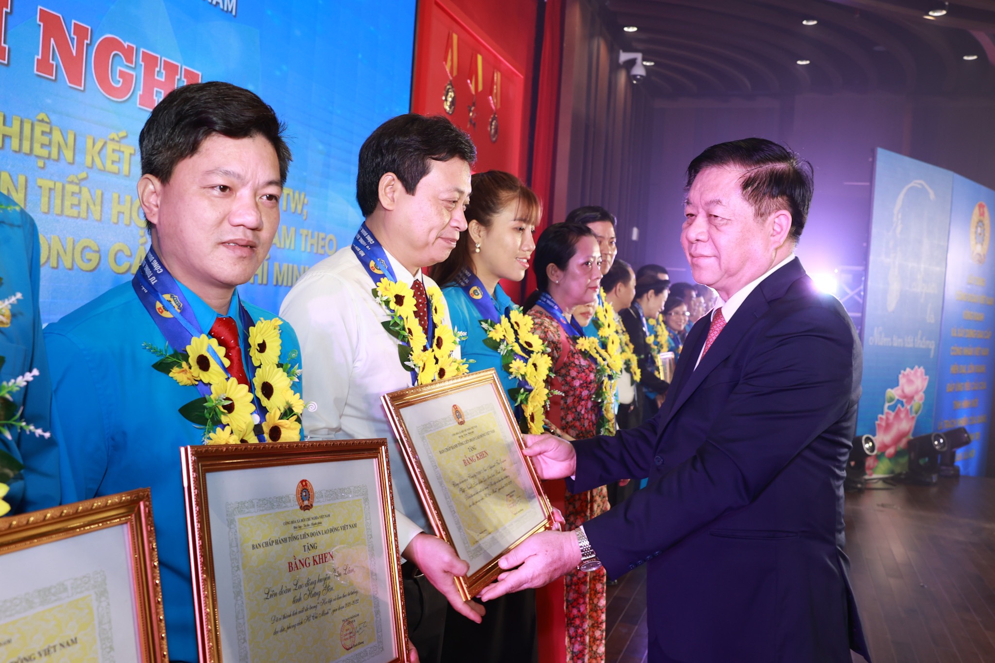 Tôn vinh 133 điển hình tiên tiến học tập và làm theo gương Bác - ảnh 2