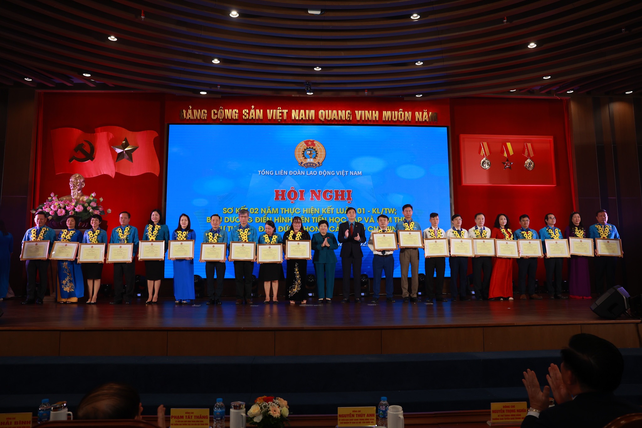 Tôn vinh 133 điển hình tiên tiến học tập và làm theo gương Bác - ảnh 6