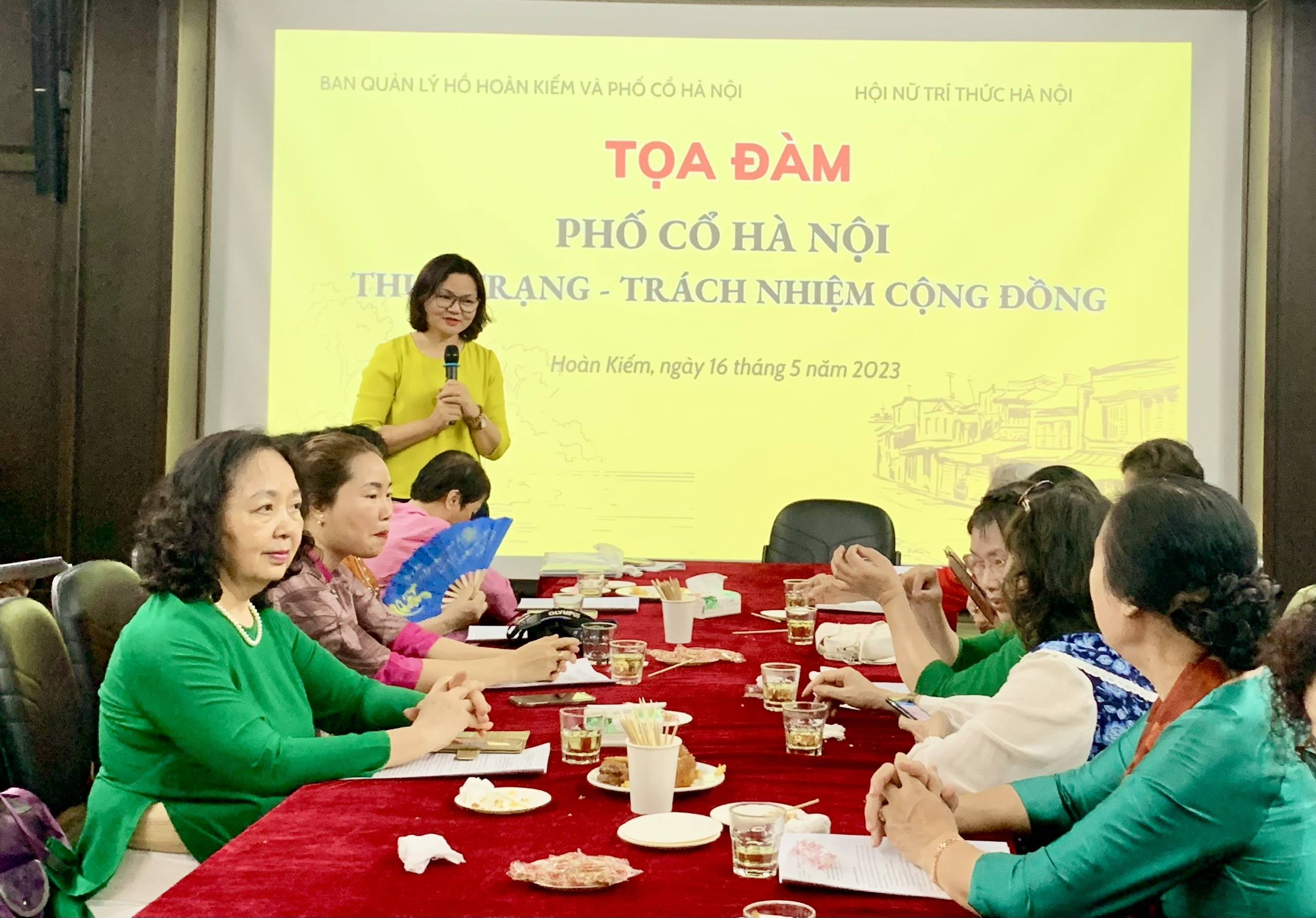 Nữ trí thức Hà Nội trao đổi chía sẻ về “Phố cổ Hà Nội – Thực trạng, giá trị và trách nhiệm” - ảnh 4