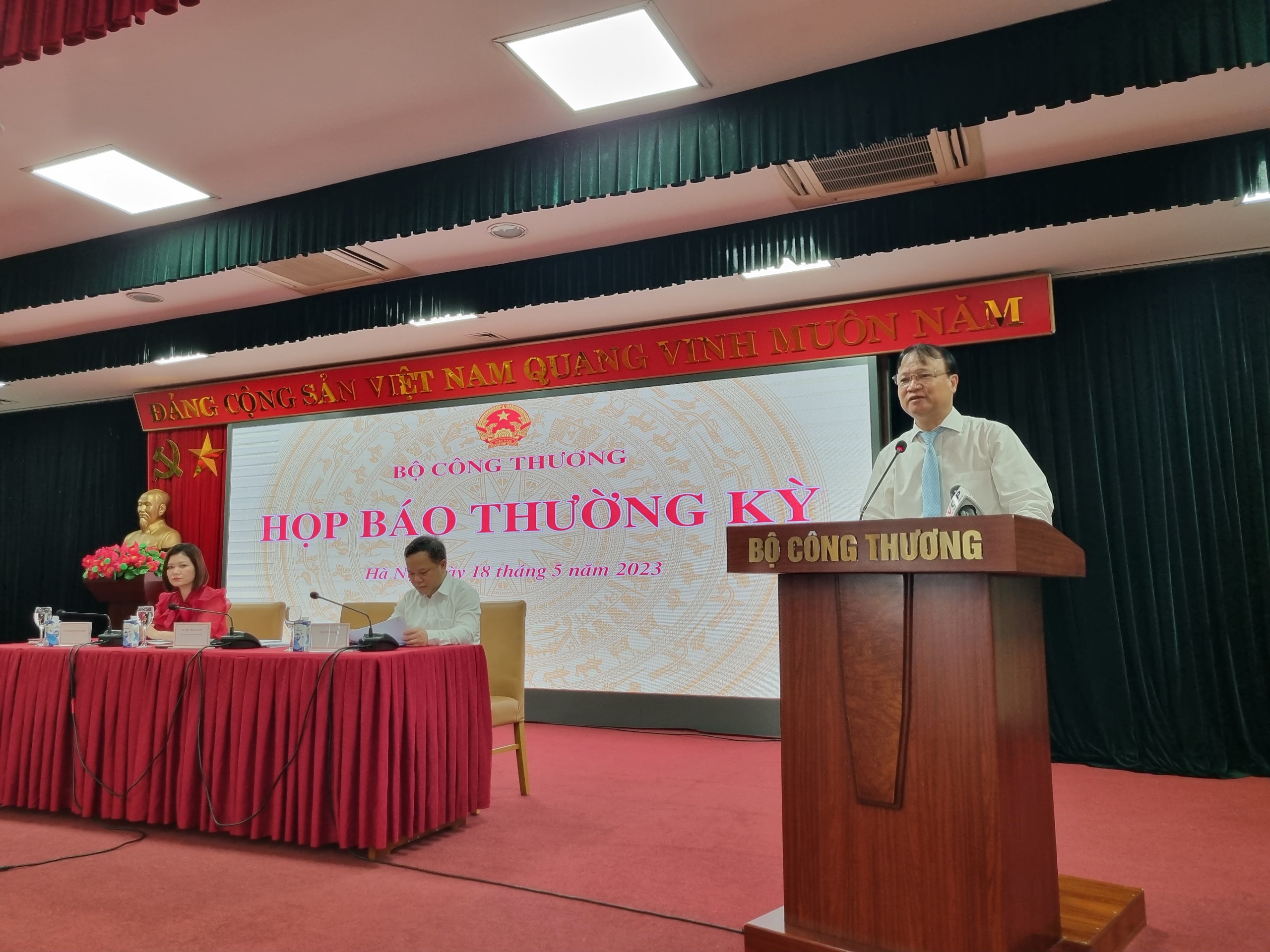 Bám sát theo dõi Nhà máy lọc hóa dầu Nghi Sơn, đảm bảo nguồn cung xăng dầu - ảnh 2