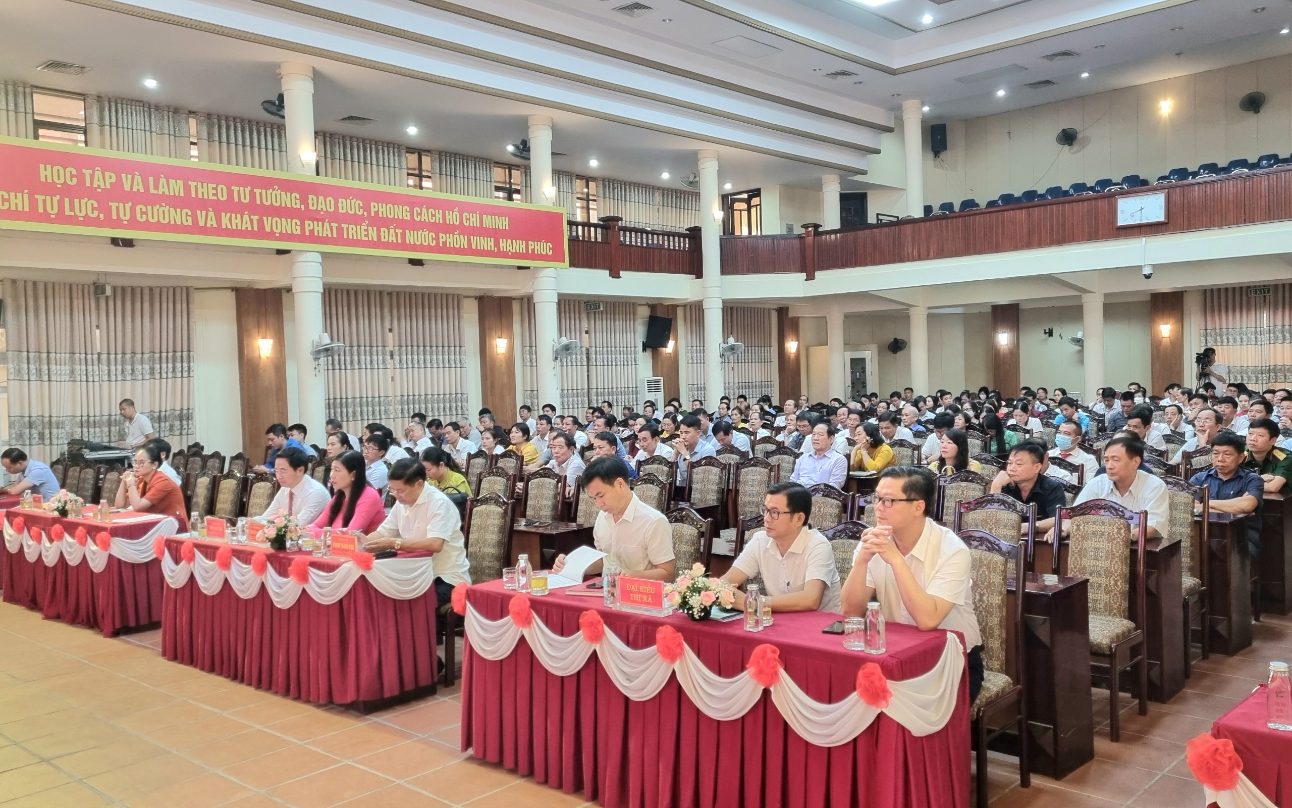 Sơn Tây: Hơn 28.000 người ký cam kết làm theo phong cách của Bác - ảnh 1