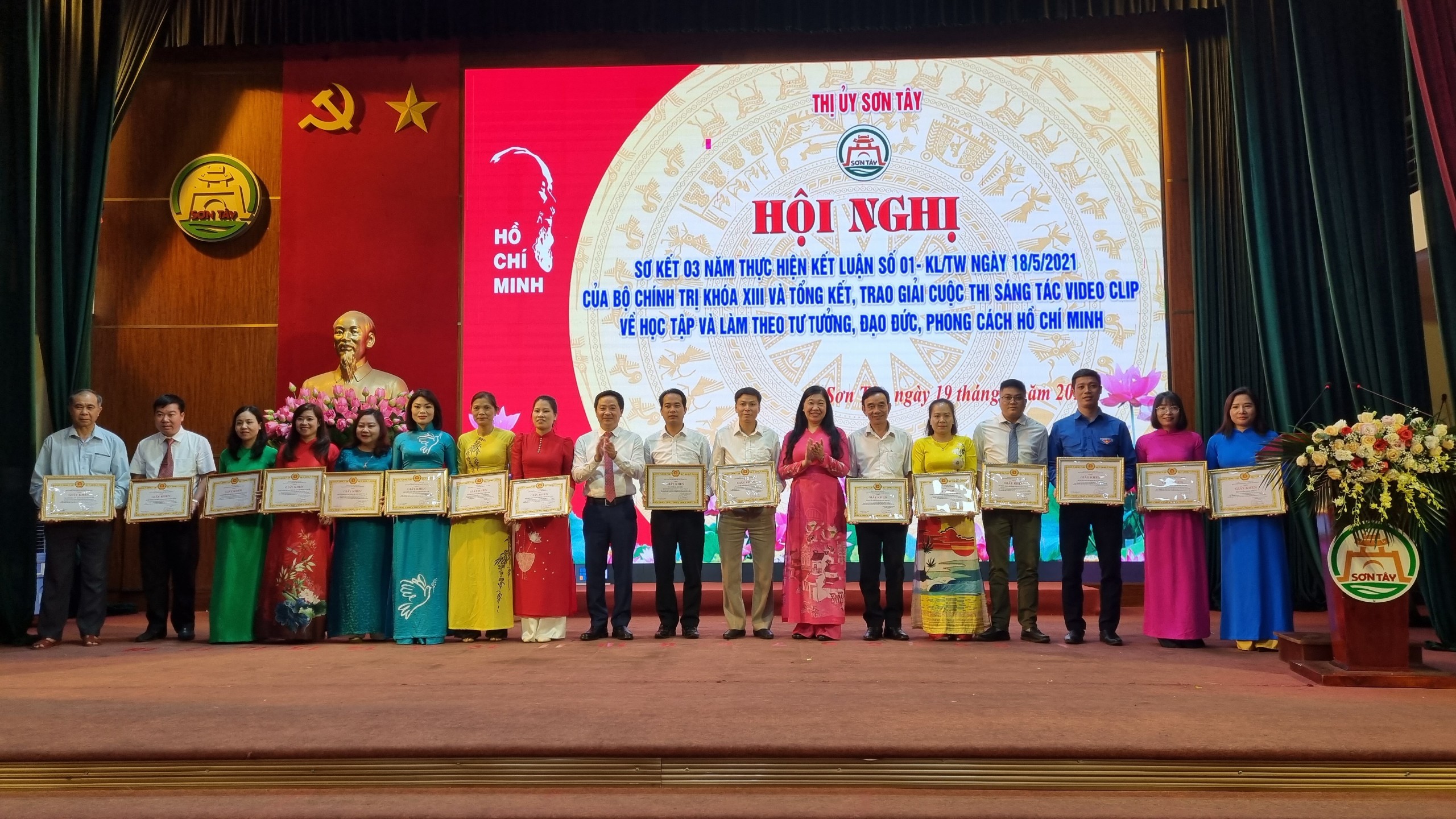 Sơn Tây: Hơn 28.000 người ký cam kết làm theo phong cách của Bác - ảnh 2