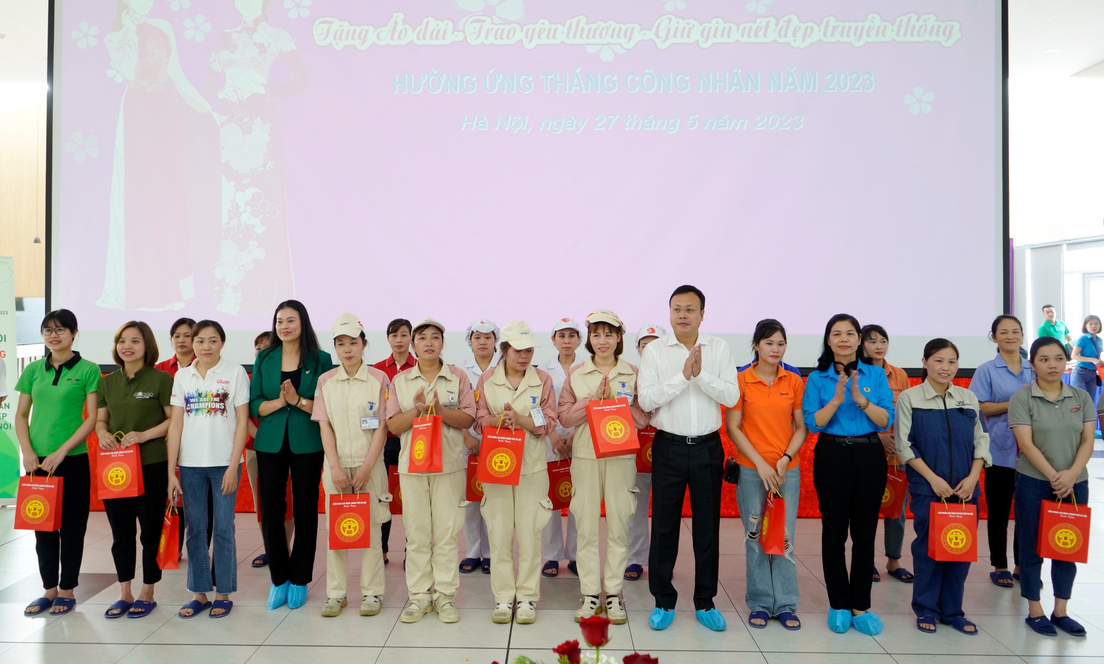 500 công nhân lao động ở khu công nghiệp Thạch Thất-Quốc Oai được khám sức khỏe miễn phí - ảnh 4