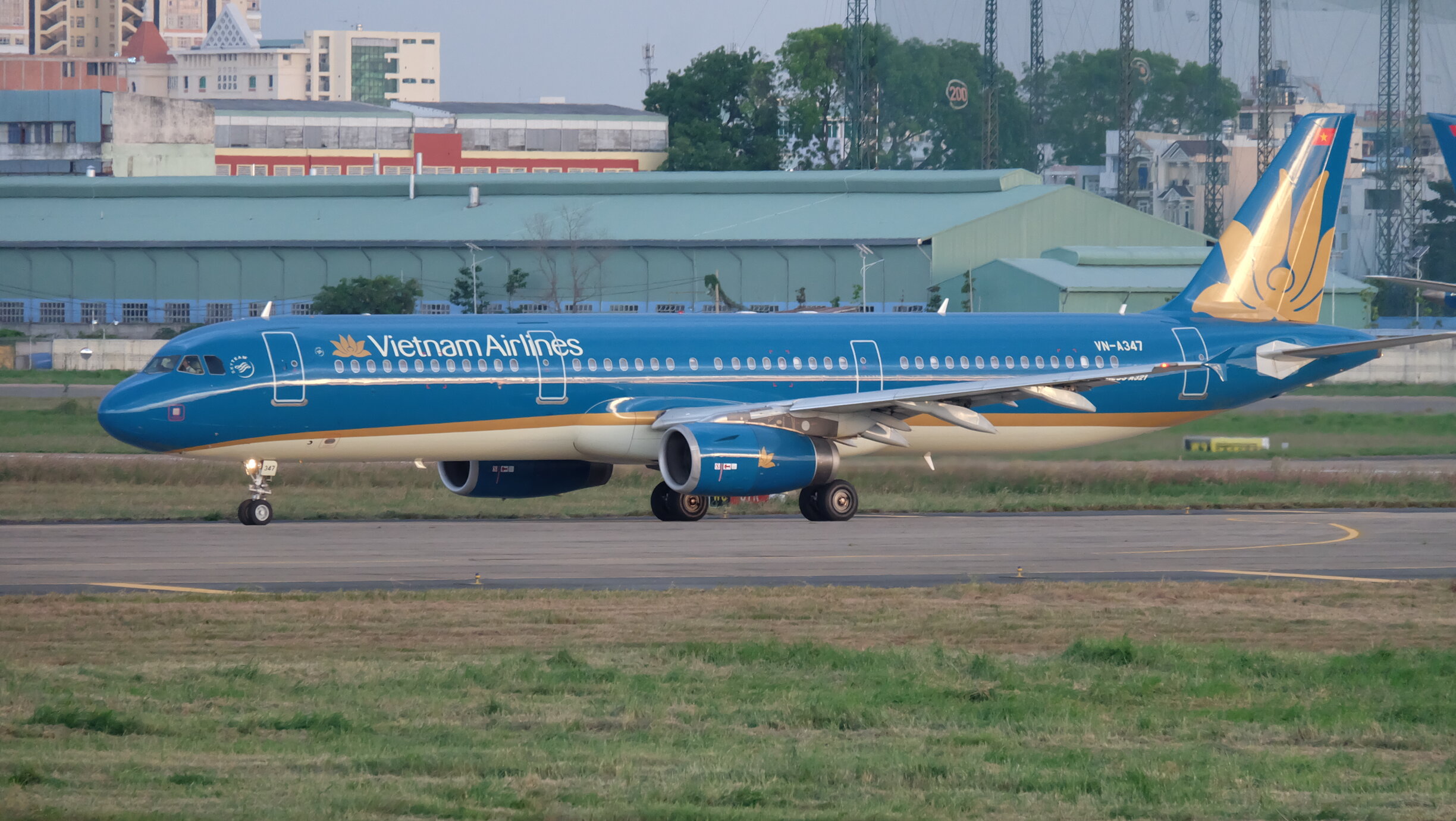 Vietnam Airlines tăng tần suất đi Singapore - ảnh 1