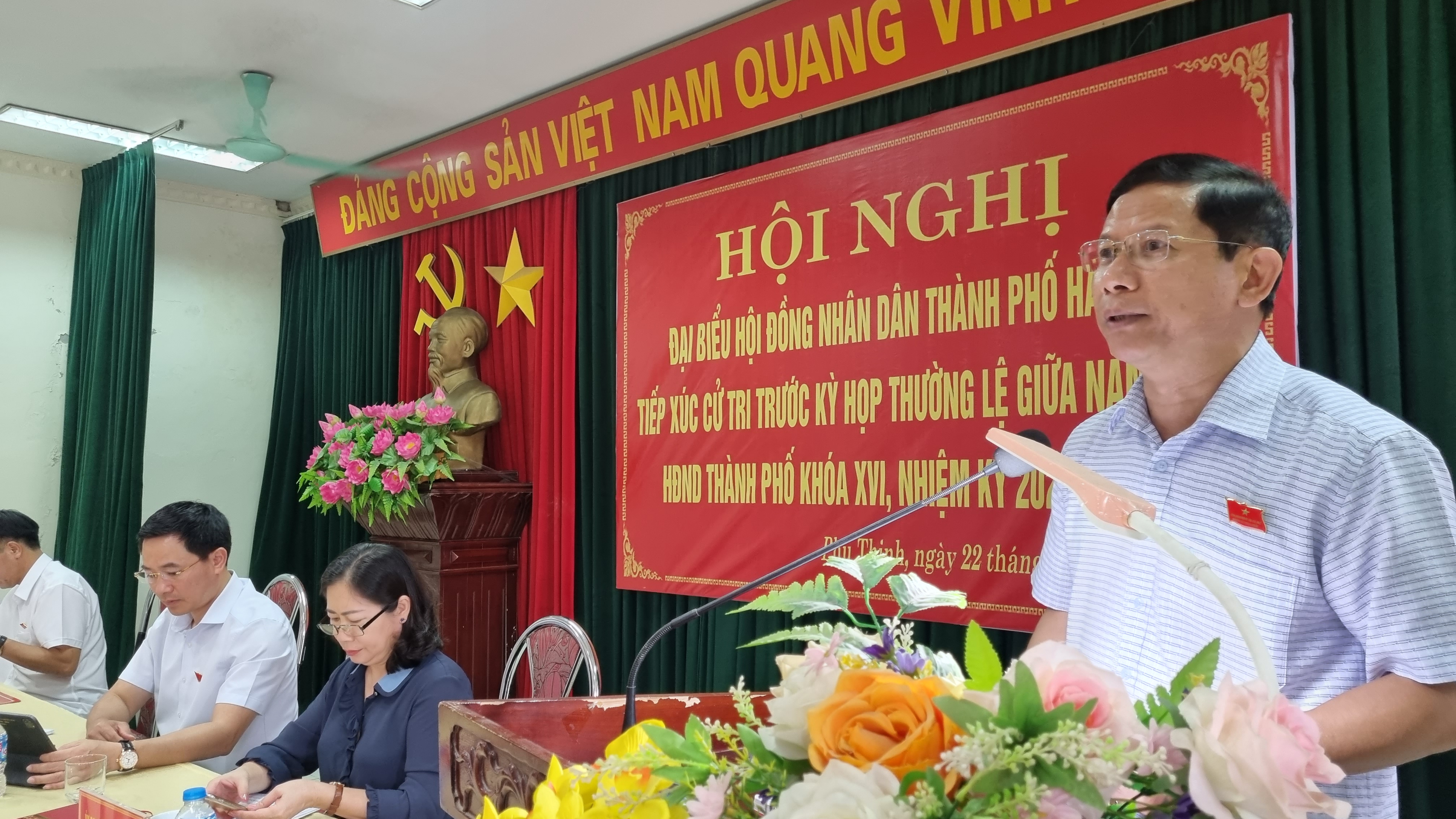 Cử tri thị xã Sơn Tây kiến nghị nhiều vấn đề về ô nhiễm môi trường và xử lý rác thải - ảnh 1