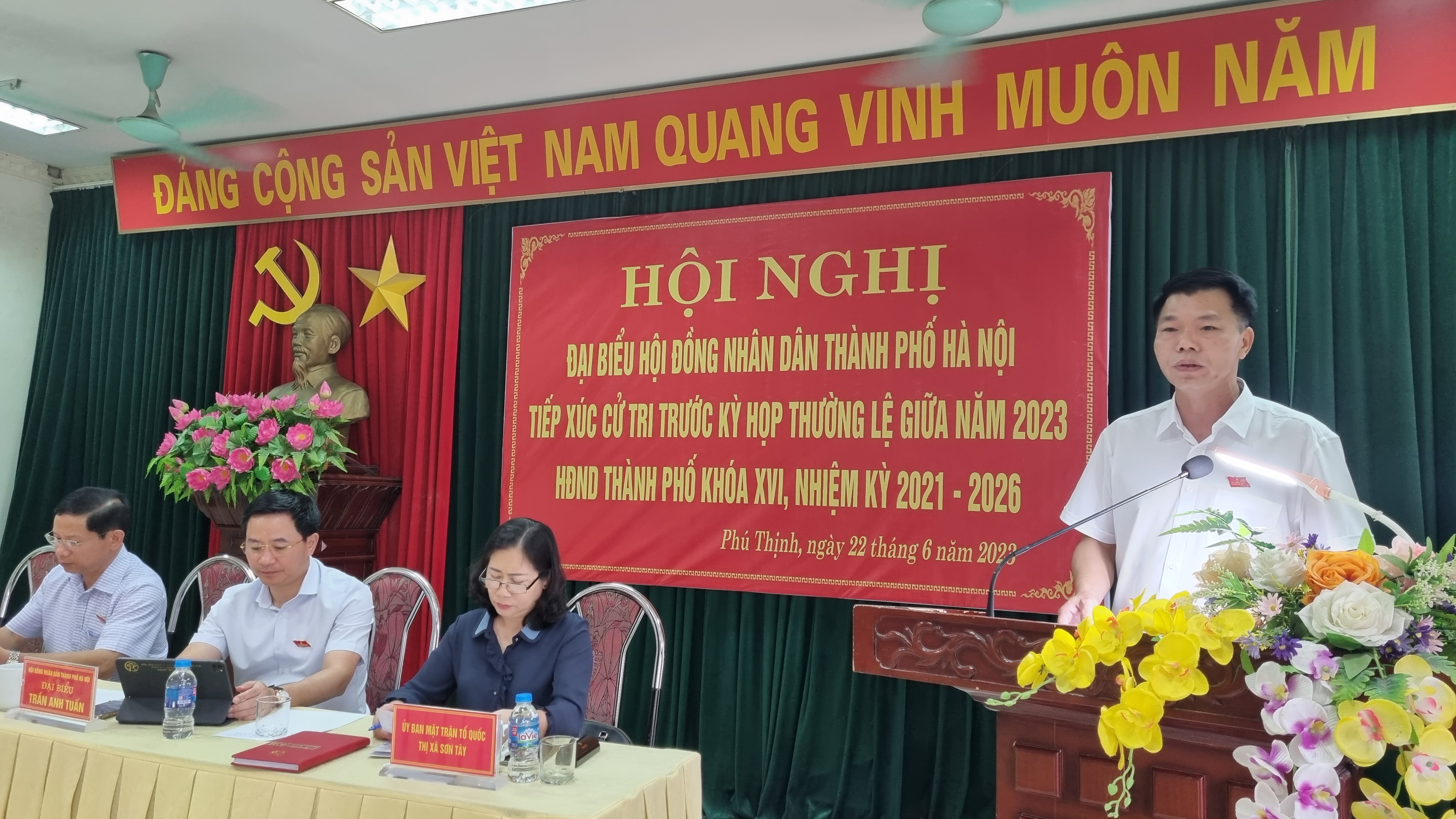 Cử tri thị xã Sơn Tây kiến nghị nhiều vấn đề về ô nhiễm môi trường và xử lý rác thải - ảnh 2