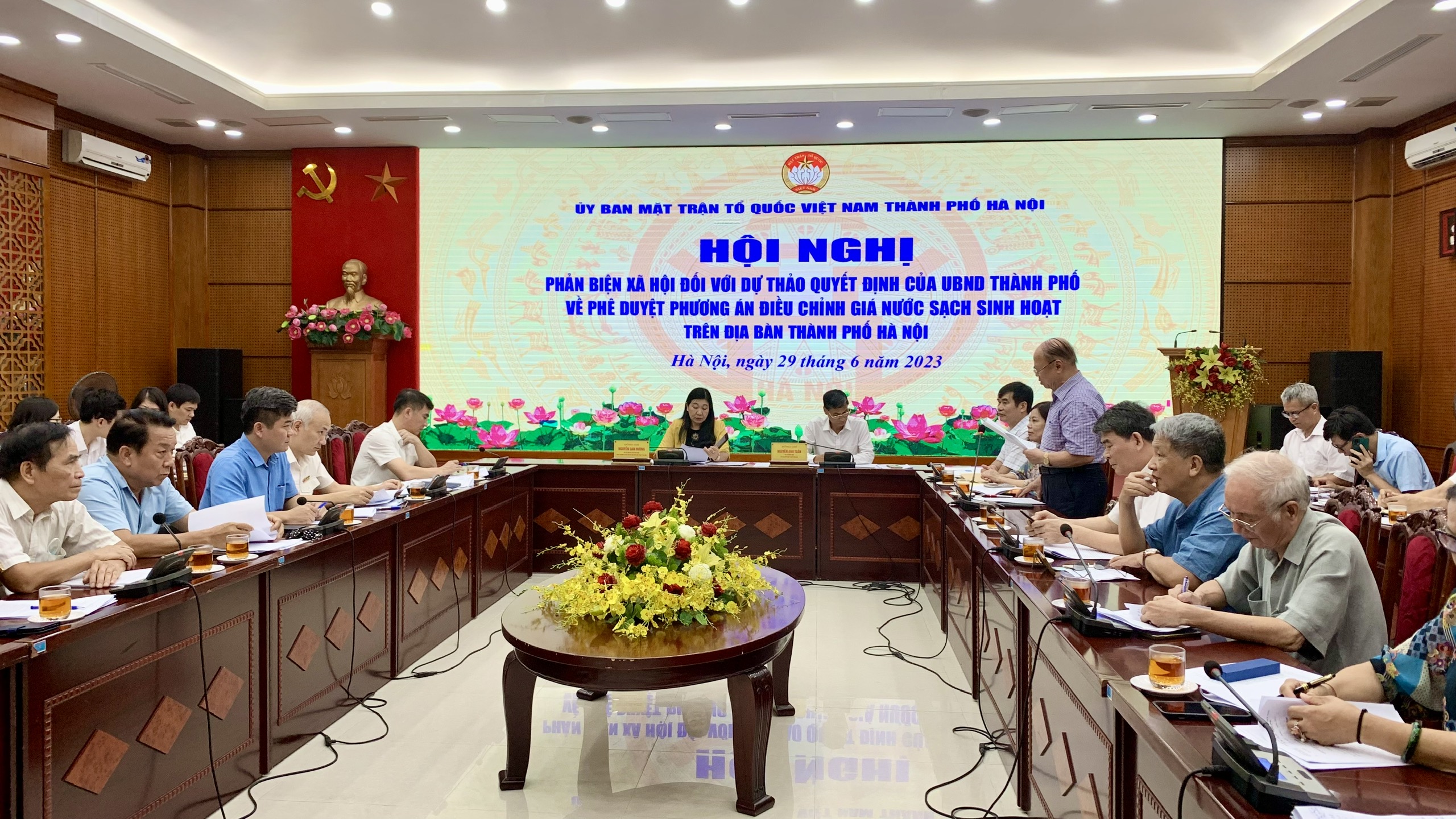 Tăng giá nước sạch sinh hoạt phải đi đôi với tăng chất lượng - ảnh 1