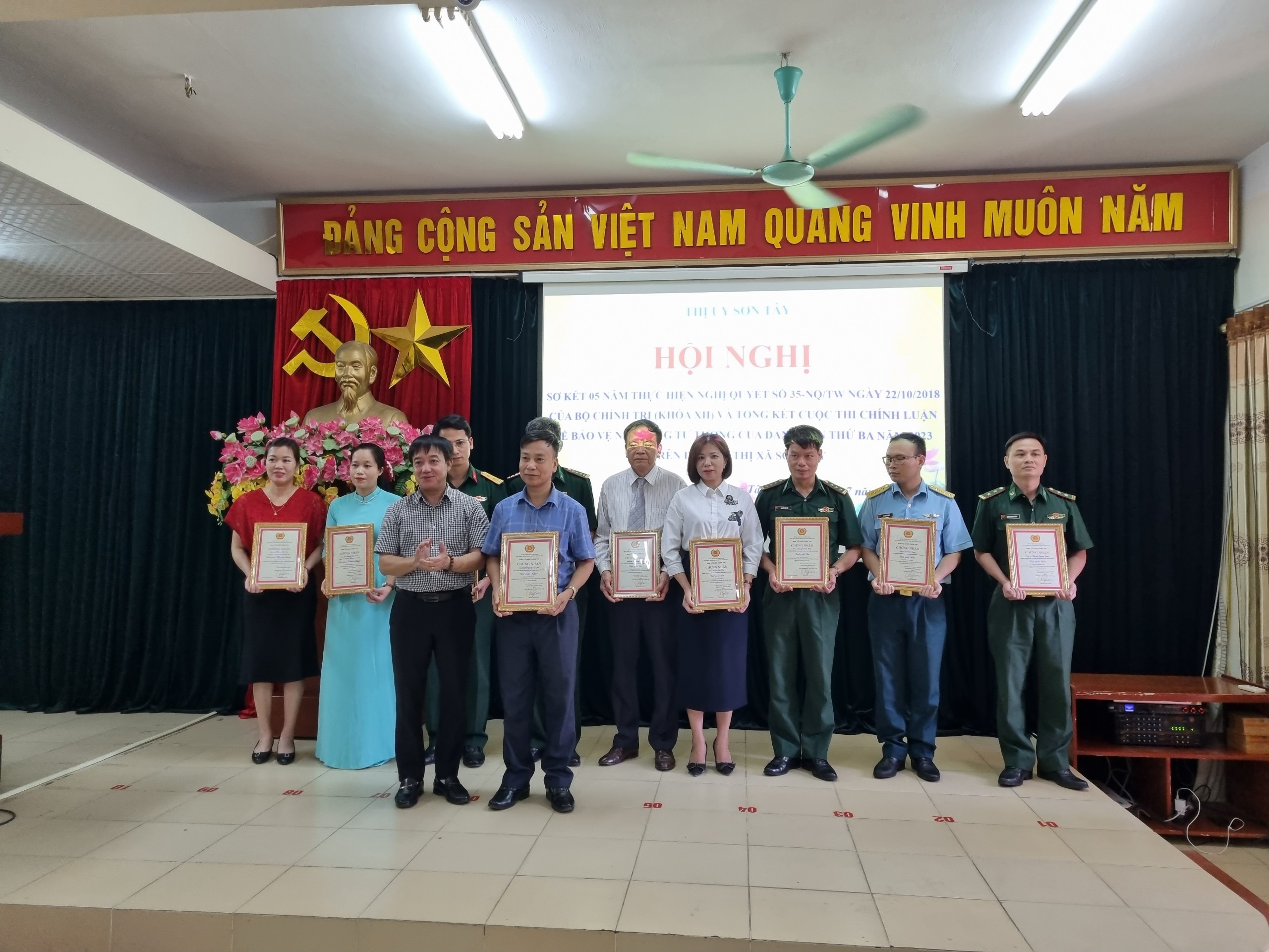 Sơn Tây: Khen thưởng nhiều tập thể, cá nhân có thành tích xuất sắc trong bảo vệ nền tảng tư tưởng của Đảng - ảnh 4