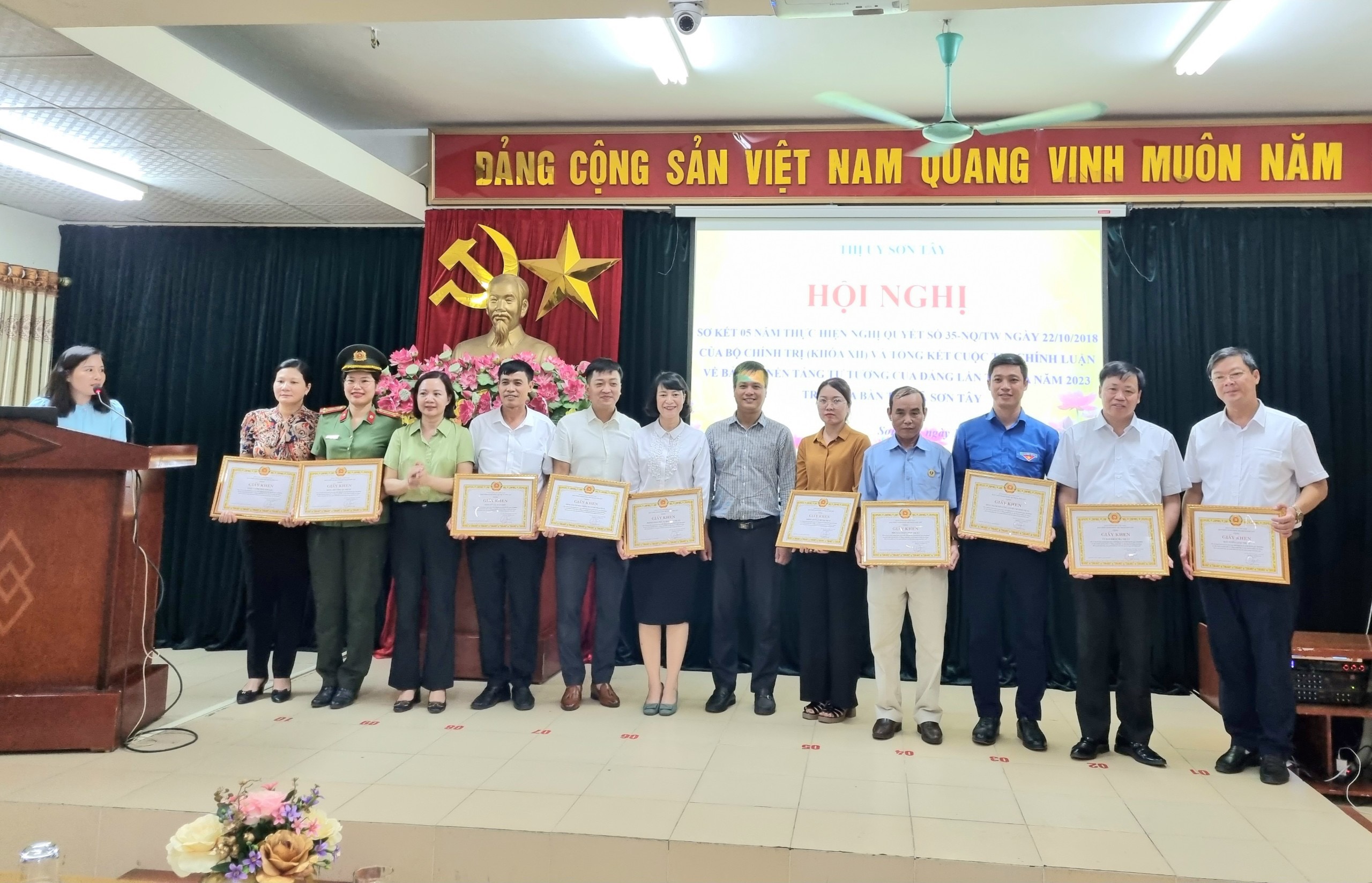 Sơn Tây: Khen thưởng nhiều tập thể, cá nhân có thành tích xuất sắc trong bảo vệ nền tảng tư tưởng của Đảng - ảnh 3