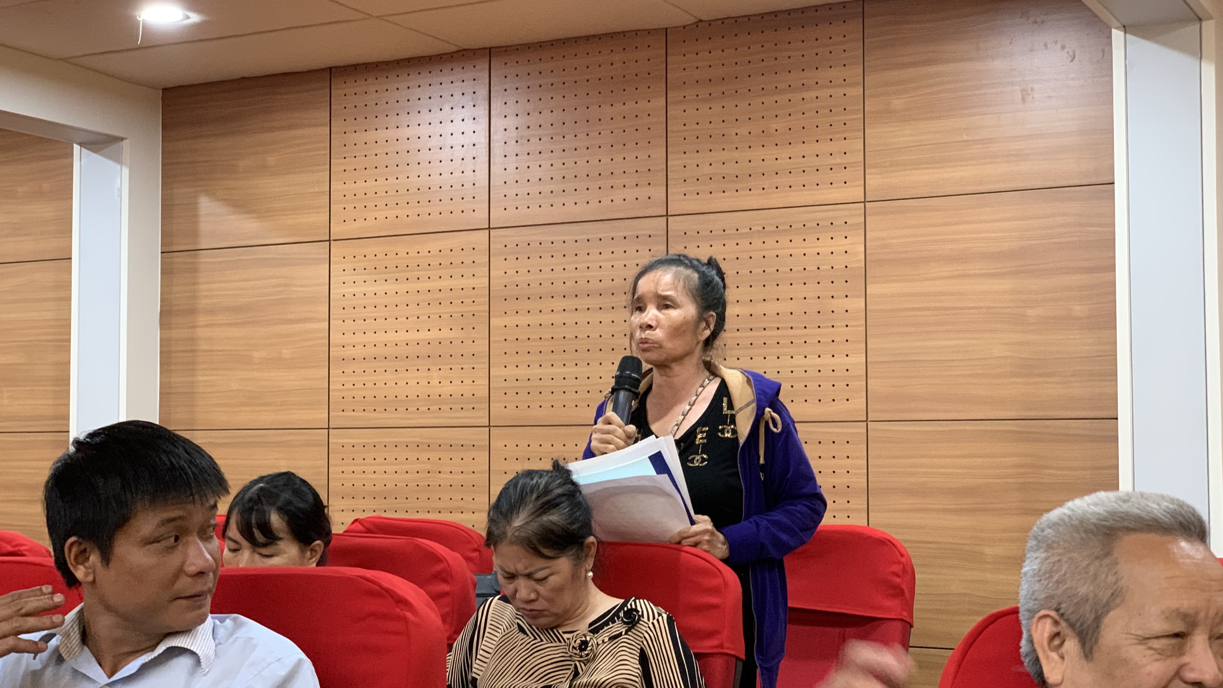 Cử tri Gia Lâm kiến nghị về nâng cấp đường giao thông và xử lý vi phạm về đất đai - ảnh 4