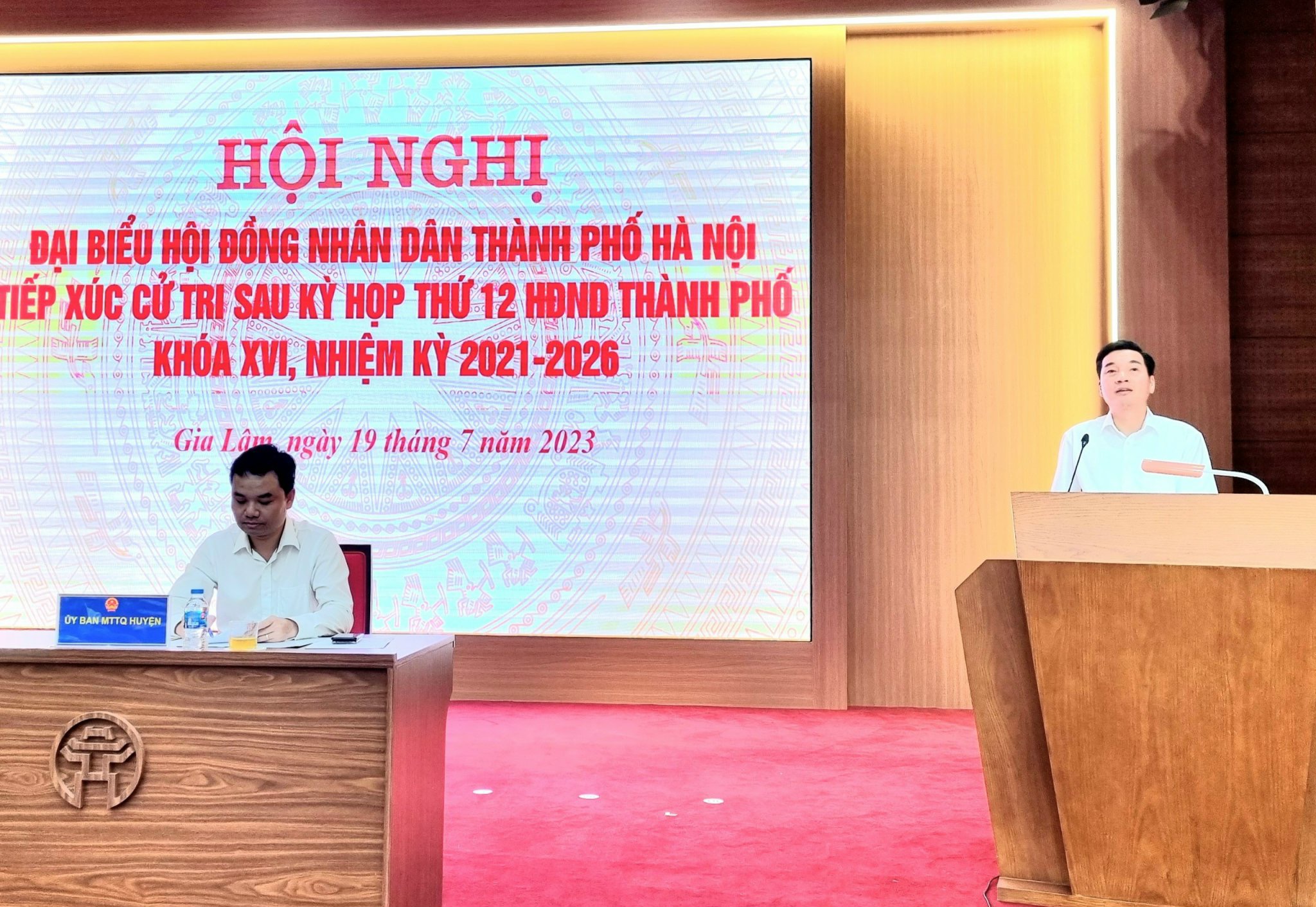 Cử tri Gia Lâm kiến nghị về nâng cấp đường giao thông và xử lý vi phạm về đất đai - ảnh 1
