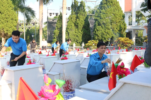 Tổng LĐLĐ Việt Nam phát động hưởng ứng Chương trình “Nhắn tin tri ân Liệt sĩ” - ảnh 1