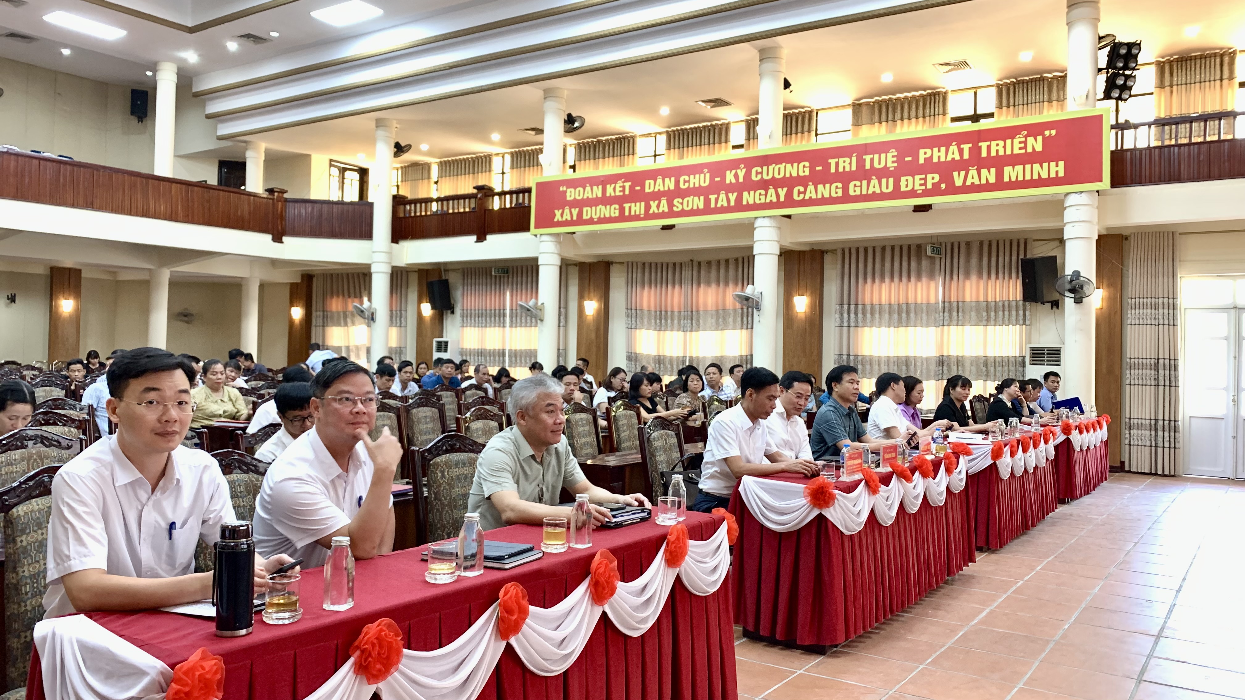 Sơn Tây: Tăng cường kỷ luật, kỷ cương hành chính trong thực thi công vụ - ảnh 1