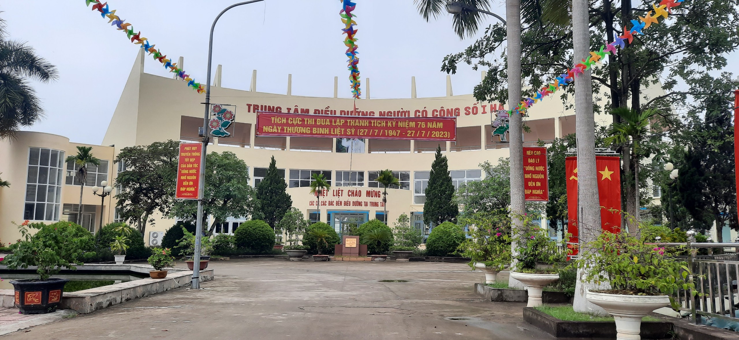Điều dưỡng chăm sóc người có công để tỏ lòng biết ơn sâu sắc - ảnh 1