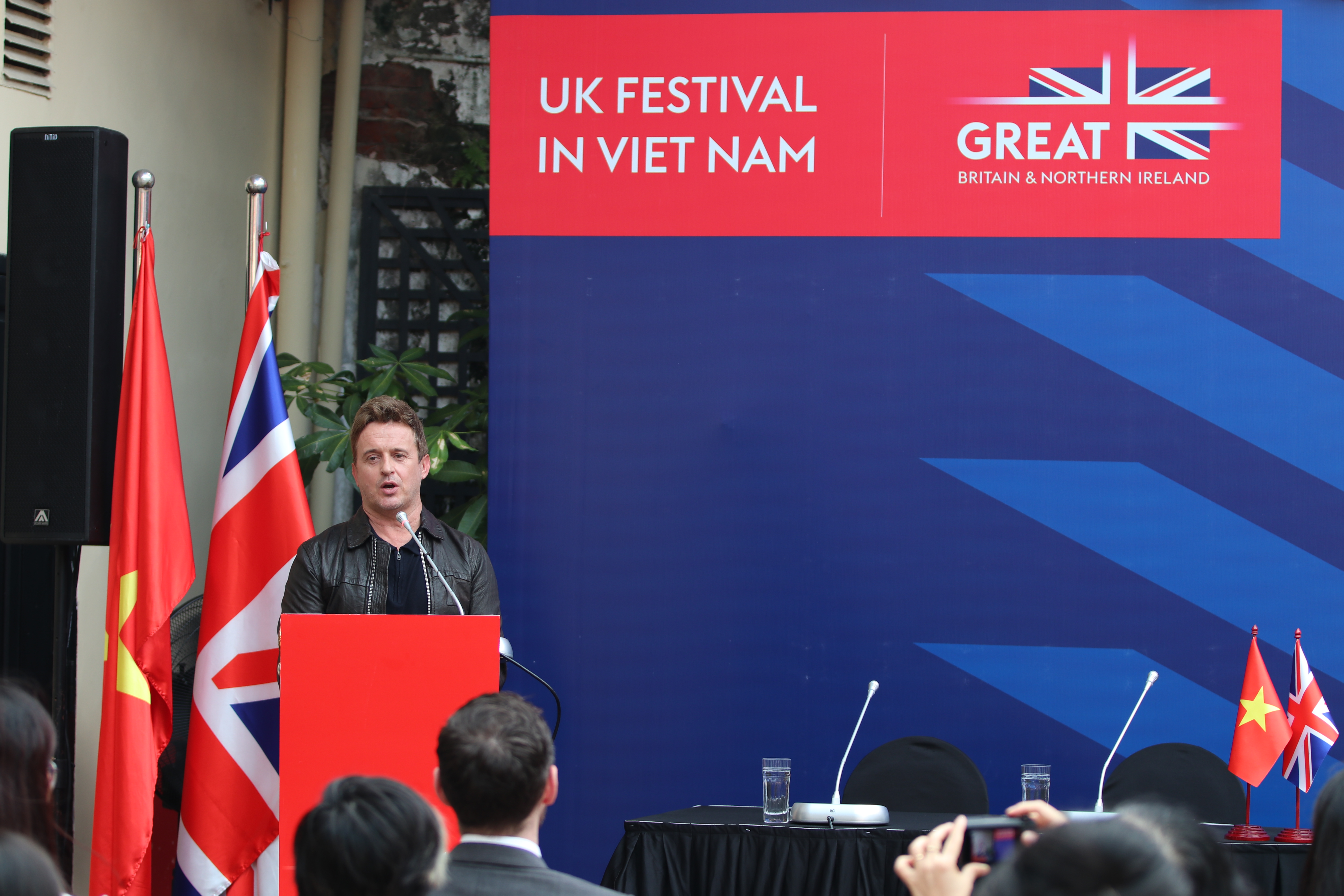 Nhóm nhạc 911 đến từ Anh sẽ biểu diễn miễn phí tại Việt Nam - ảnh 1