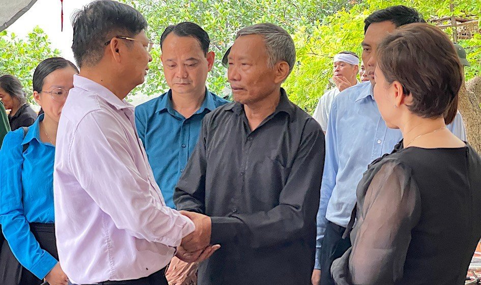 Công đoàn Việt Nam chia sẻ với gia đình đoàn viên trong vụ cháy chung cư mini - ảnh 1