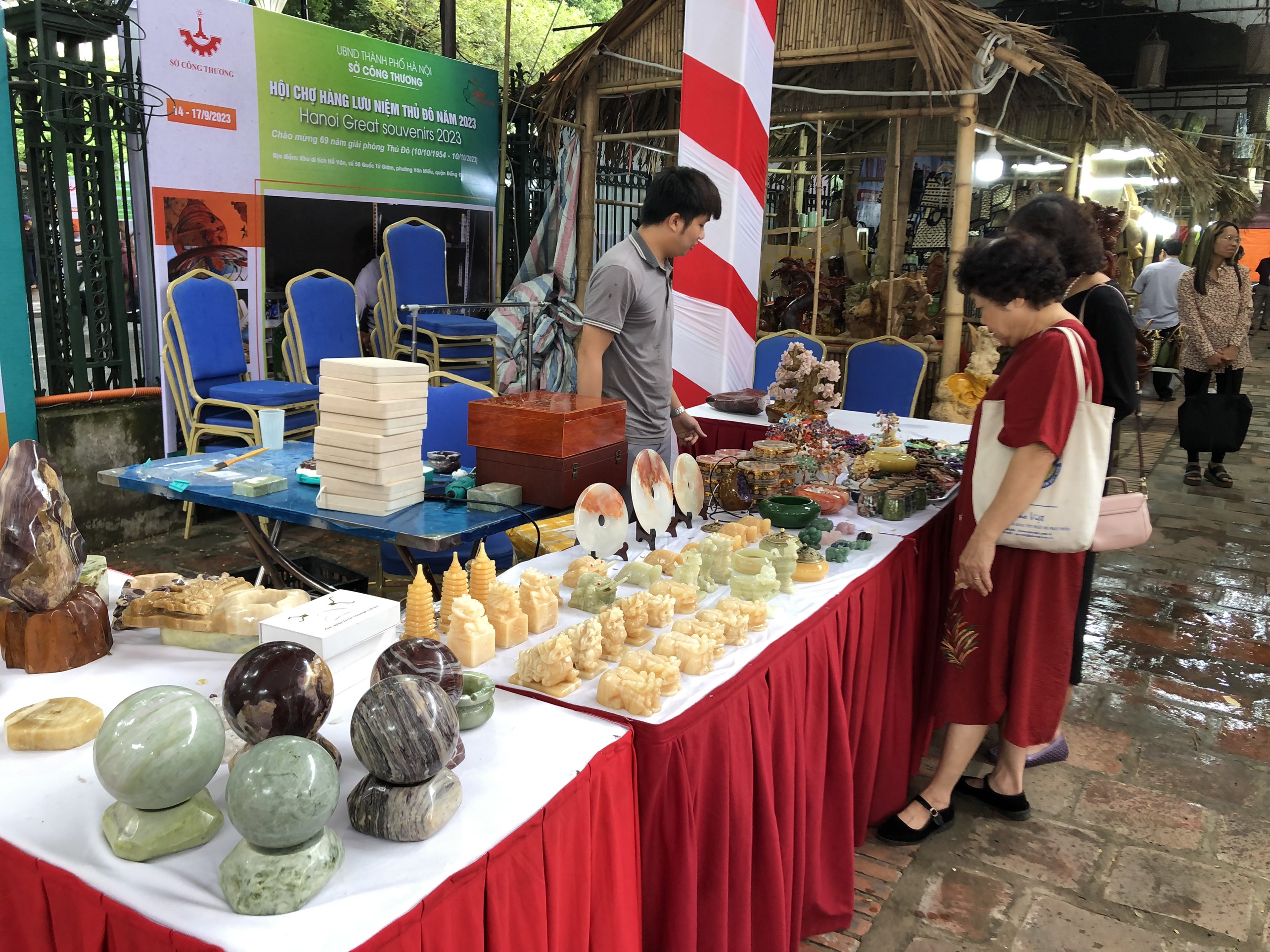 Hội chợ triển lãm hàng lưu niệm Thủ đô năm 2023 diễn ra từ 14-17/9 - ảnh 4