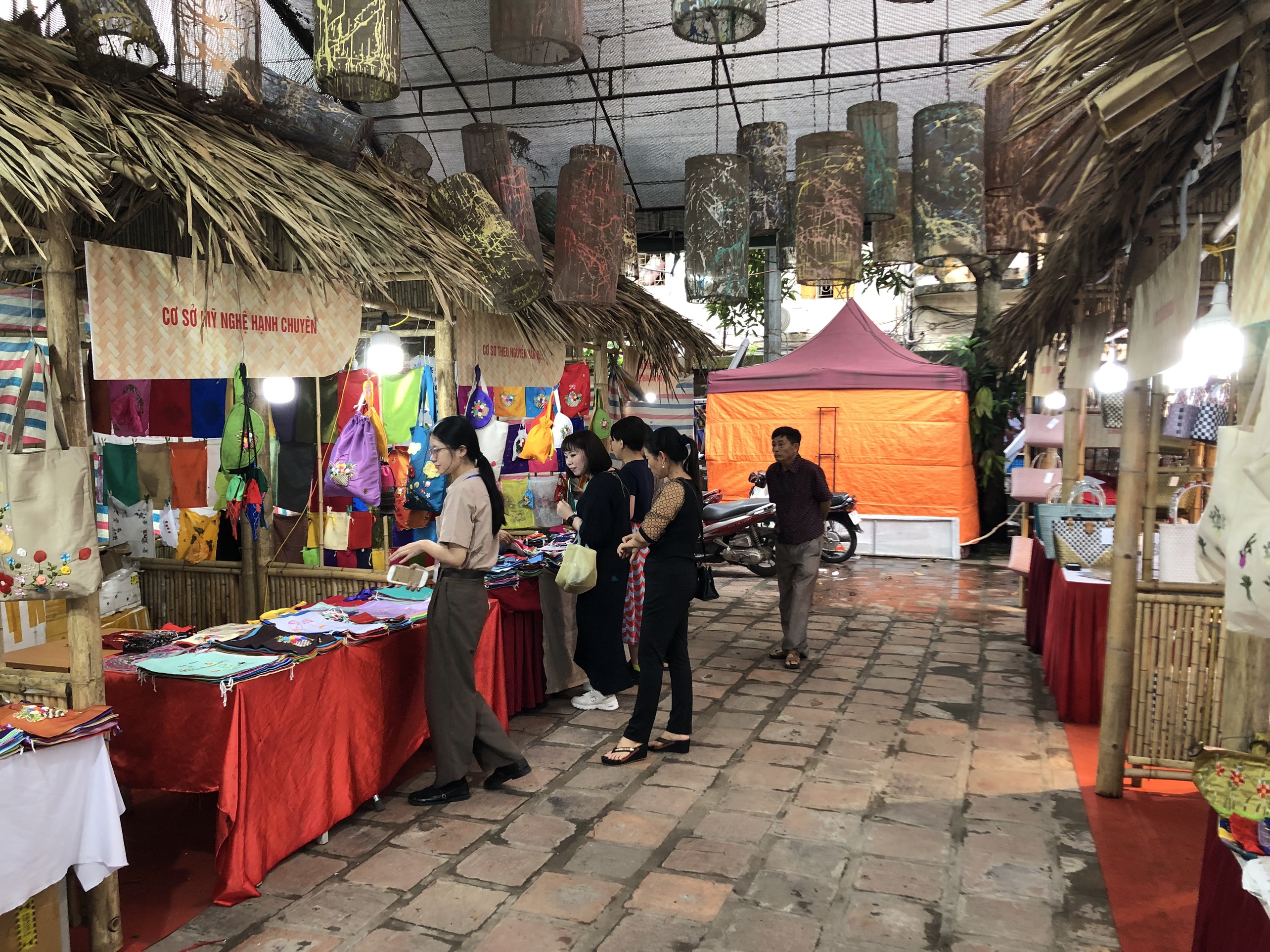 Hội chợ triển lãm hàng lưu niệm Thủ đô năm 2023 diễn ra từ 14-17/9 - ảnh 1