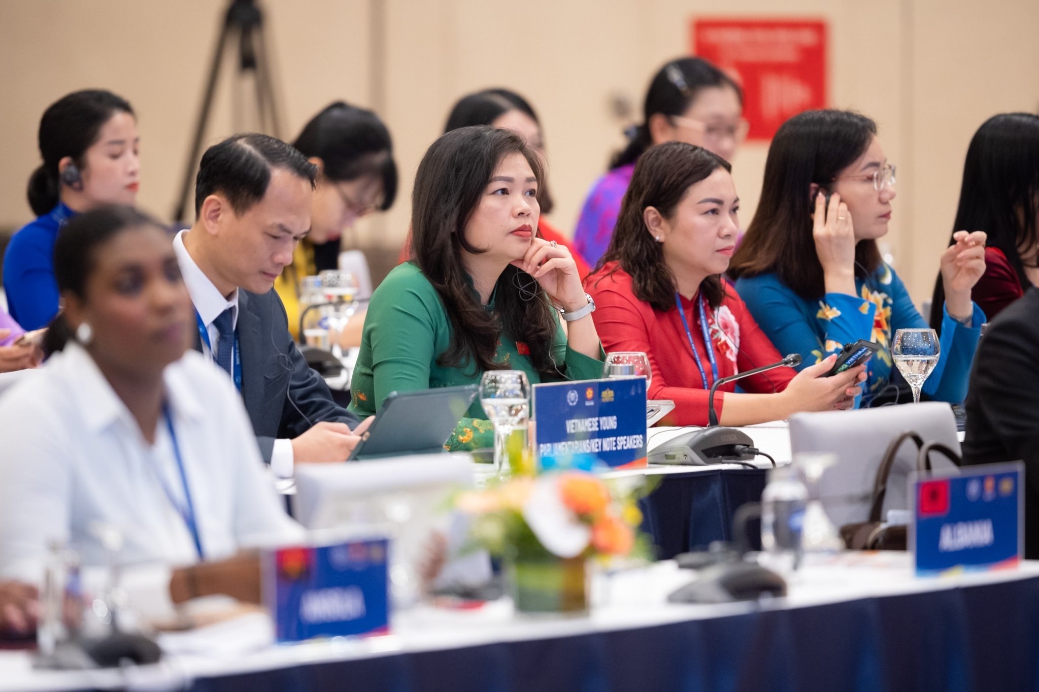 Để phụ nữ và trẻ em gái được bảo vệ và để các công nghệ mới không thành kiến về giới - ảnh 3