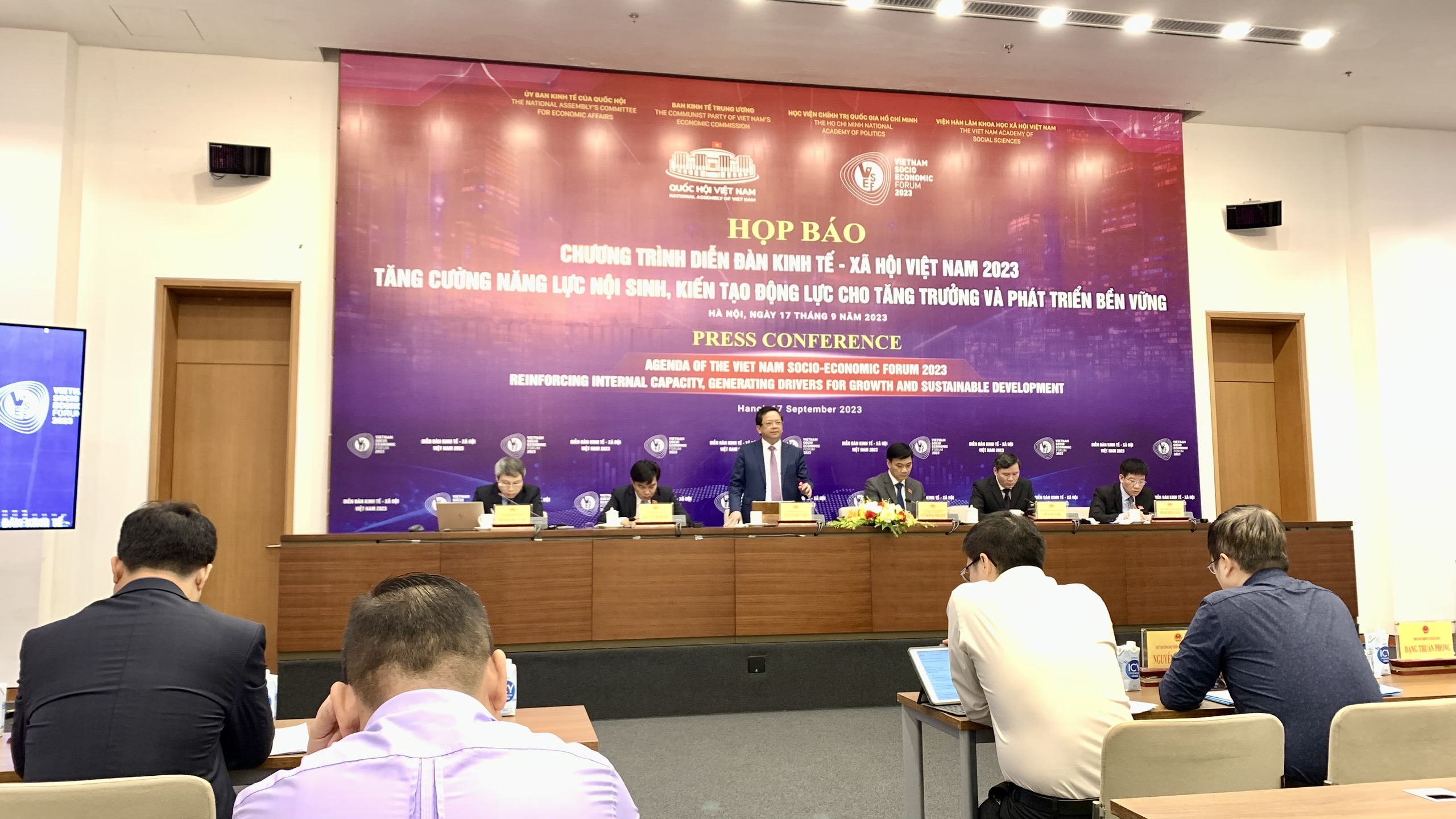 Ngày 19/9, sẽ diễn ra Diễn đàn Kinh tế - Xã hội Việt Nam 2023 tháo gỡ khó khăn cho sản xuất kinh doanh - ảnh 3