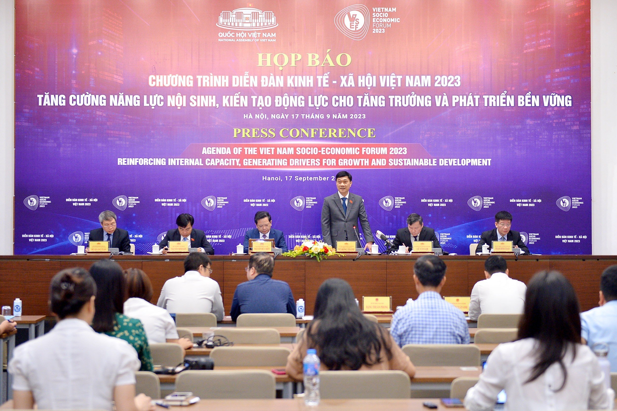 Ngày 19/9, sẽ diễn ra Diễn đàn Kinh tế - Xã hội Việt Nam 2023 tháo gỡ khó khăn cho sản xuất kinh doanh - ảnh 1