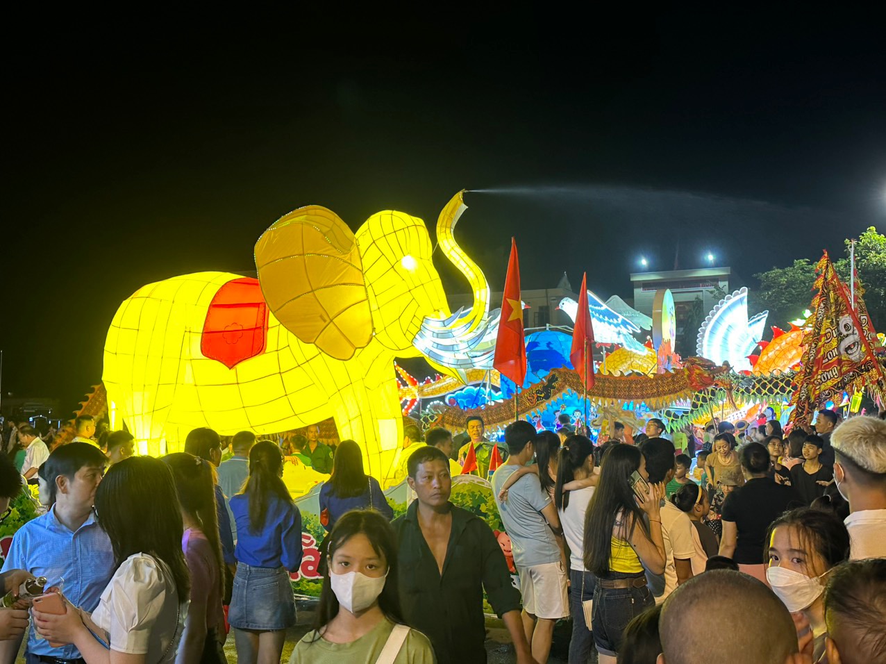 Lung linh đêm hội “Trung thu Thành cổ Sơn Tây- Xứ Đoài năm 2023” - ảnh 5