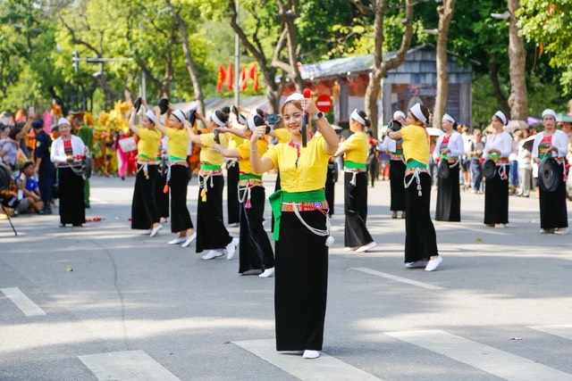 Sôi động “Carnaval mùa thu Hà Nội” với hơn 1.500 người diễu hành trên đường phố - ảnh 8
