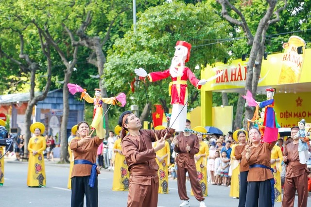 Sôi động “Carnaval mùa thu Hà Nội” với hơn 1.500 người diễu hành trên đường phố - ảnh 6