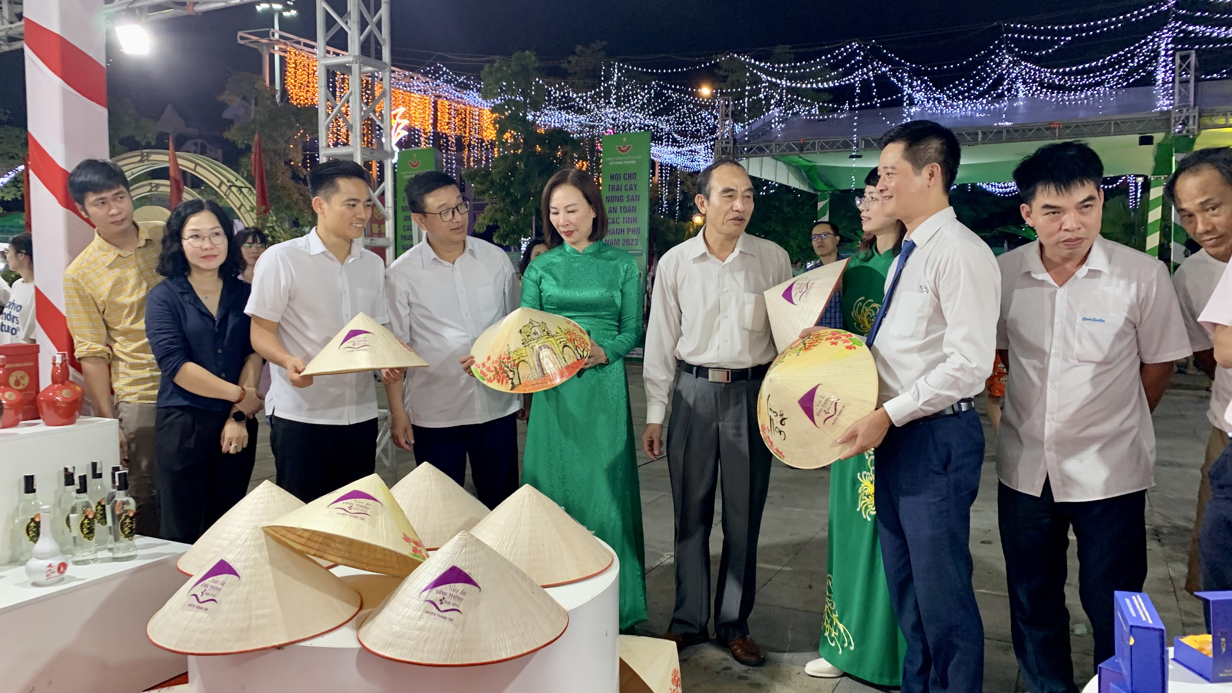 Hơn 130 gian hàng giới thiệu sản phẩm tại Hội chợ trái cây, nông sản an toàn các tỉnh, thành phố - ảnh 3