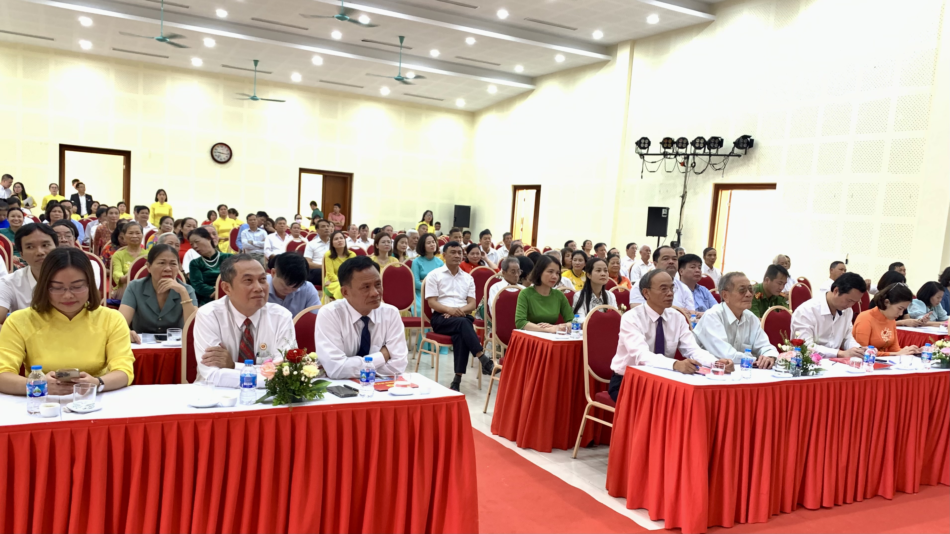 Xã Cổ Bi đón nhận danh hiệu “Xã đạt chuẩn nông thôn mới nâng cao” và “Nông thôn mới kiểu mẫu” - ảnh 2