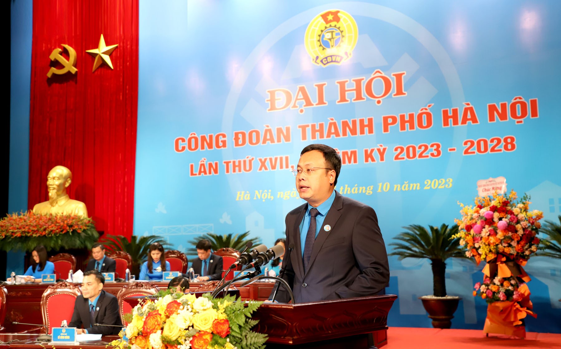 Đại hội Công đoàn thành phố Hà Nội lần thứ XVII, nhiệm kỳ 2023 - 2028 chính thức khai mạc - ảnh 2