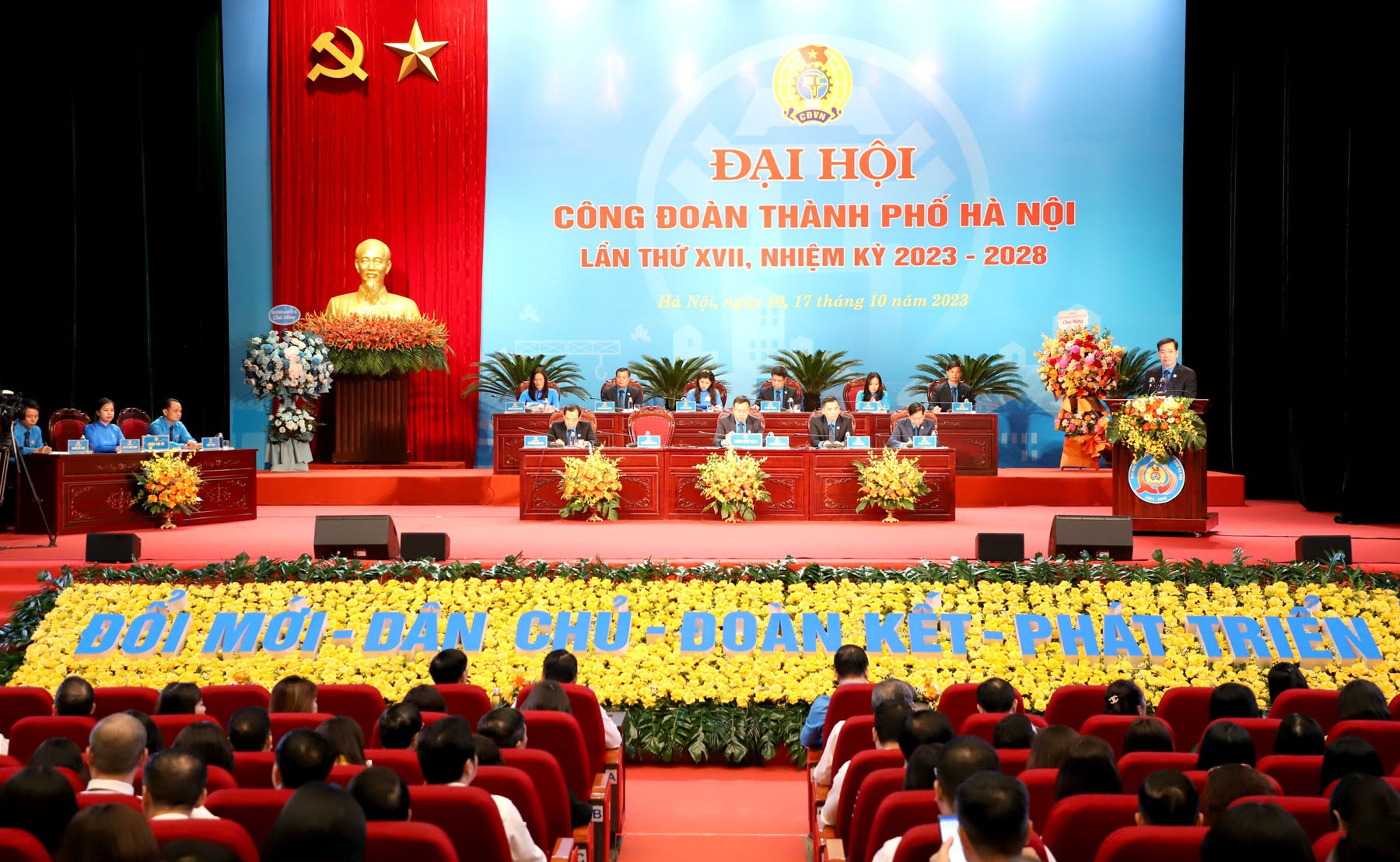 Đại hội Công đoàn thành phố Hà Nội lần thứ XVII, nhiệm kỳ 2023 - 2028 chính thức khai mạc - ảnh 3