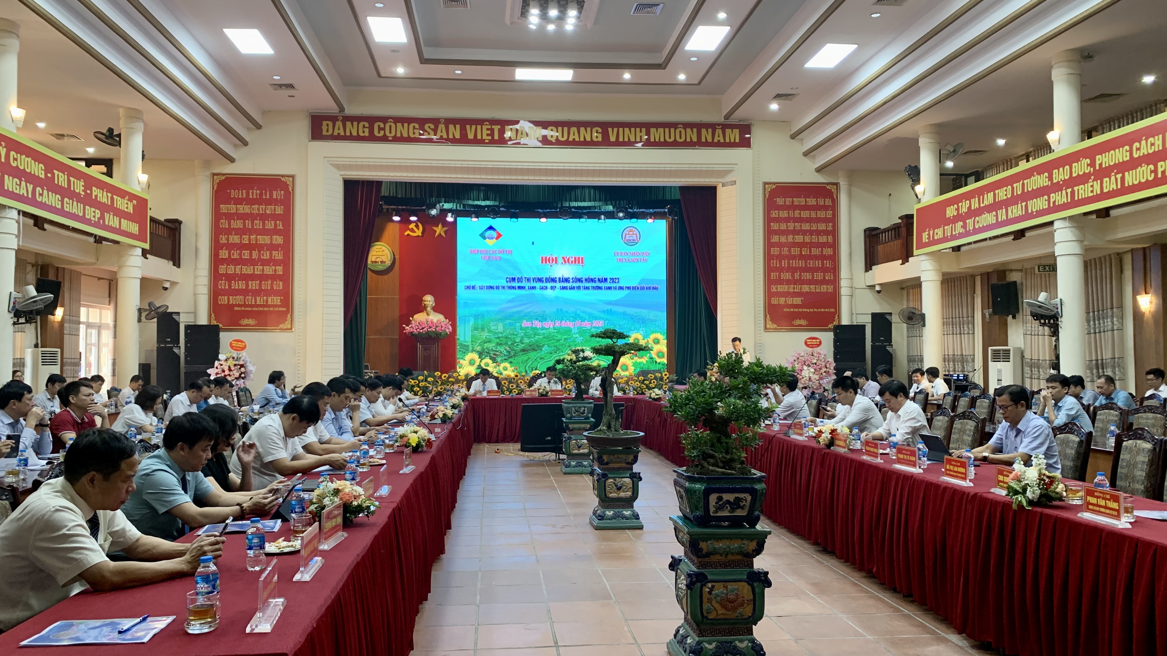 17 đô thị xây dựng thông minh gắn với tăng trưởng xanh và ứng phó biến đổi khí hậu - ảnh 1