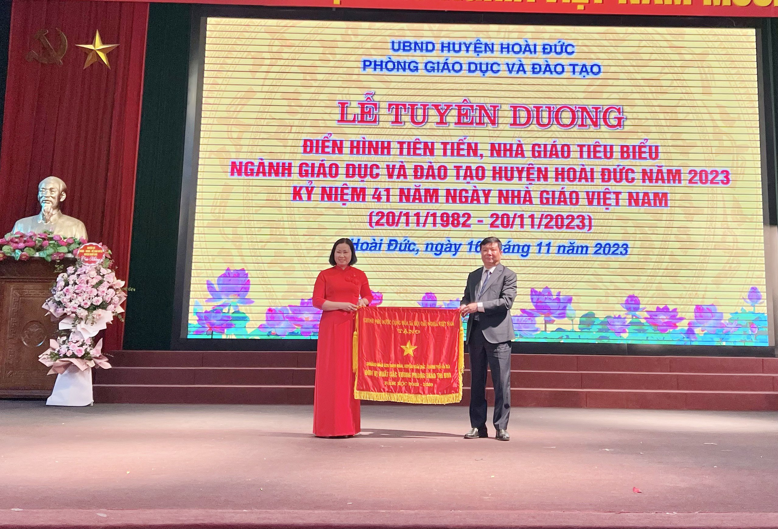 Hoài Đức: Tuyên dương nhiều điển hình tiên tiến và nhà giáo tiêu biểu - ảnh 3