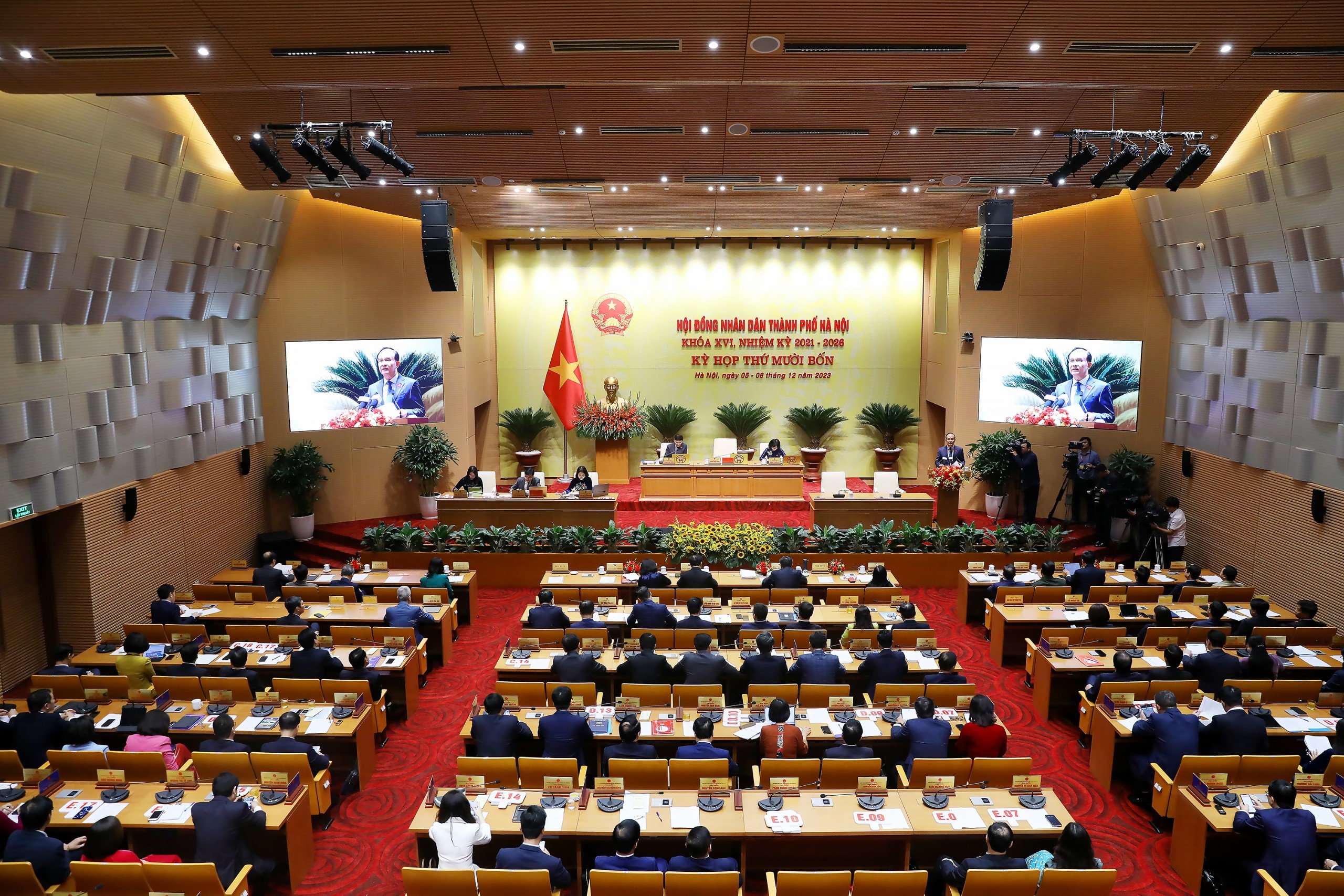 Hoạt động chất vấn và trả lời chất vấn theo tinh thần “hỏi nhanh, đáp gọn“ - ảnh 1