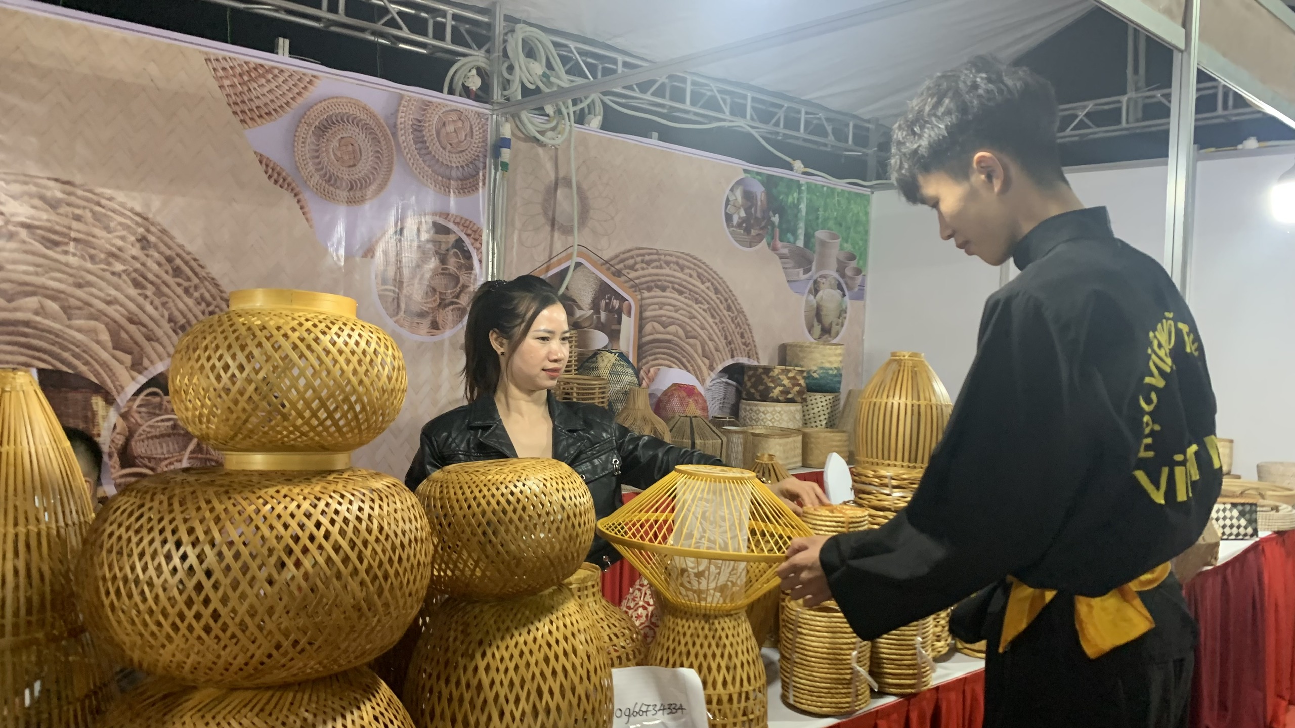 Triển lãm các sản phẩm OCOP thủ công mỹ nghệ làng nghề mây tre đan Phú Vinh - ảnh 5