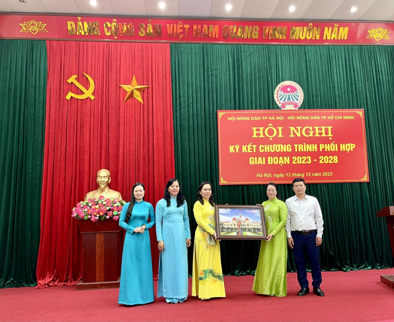 Tăng cường quảng bá giới thiệu tiêu thụ nông sản, sản phẩm làng nghề, sản phẩm OCOP - ảnh 1
