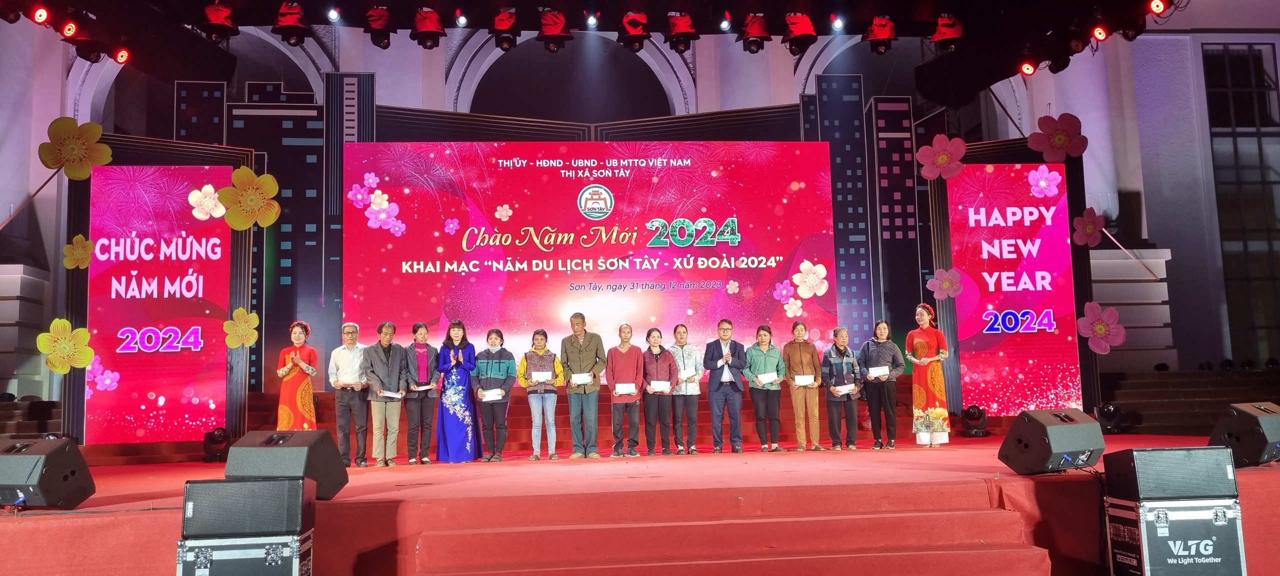 Khai mạc