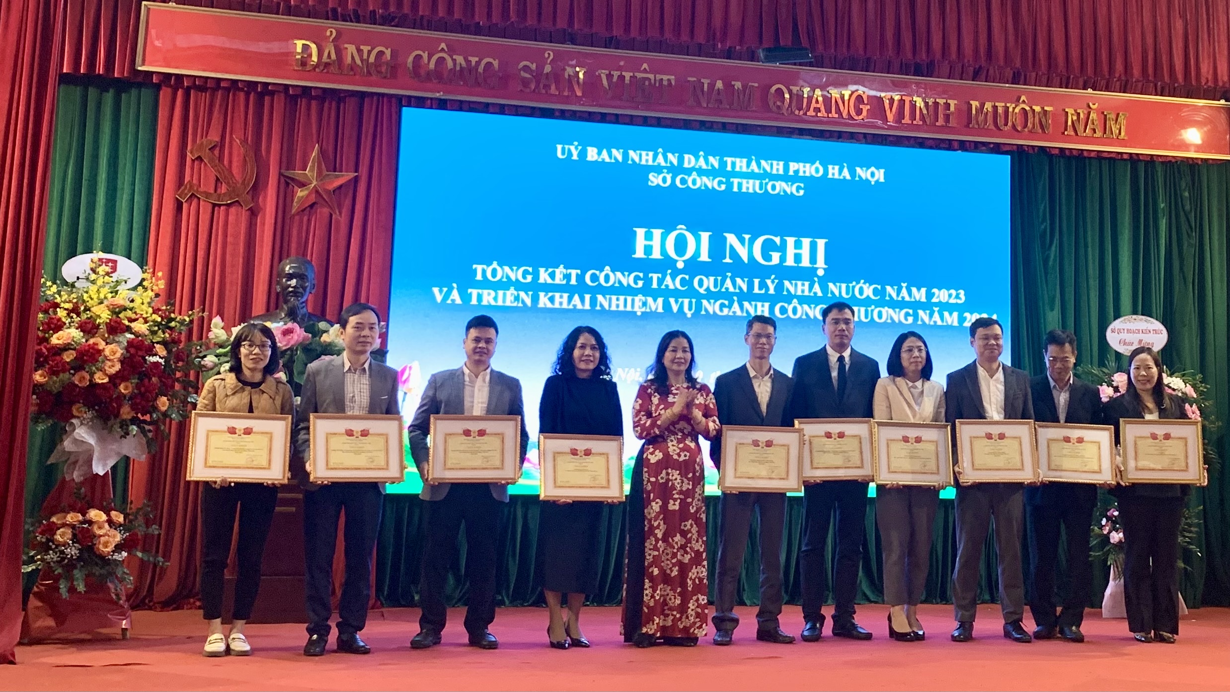 Xây dựng Hà Nội thành trung tâm thương mại lớn về giao thương và kinh tế của cả nước, khu vực Đông Nam Á - ảnh 2