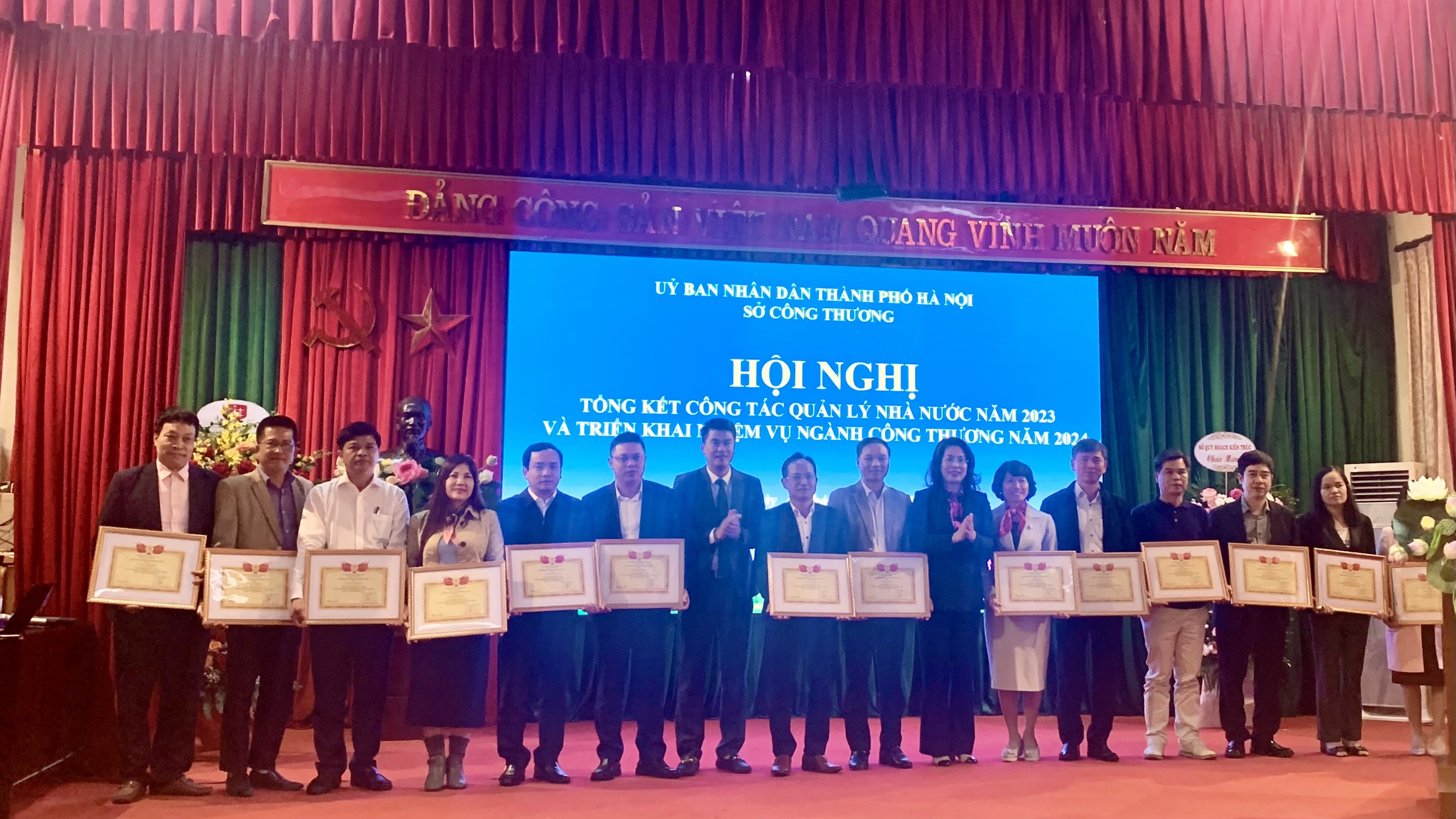 Xây dựng Hà Nội thành trung tâm thương mại lớn về giao thương và kinh tế của cả nước, khu vực Đông Nam Á - ảnh 3
