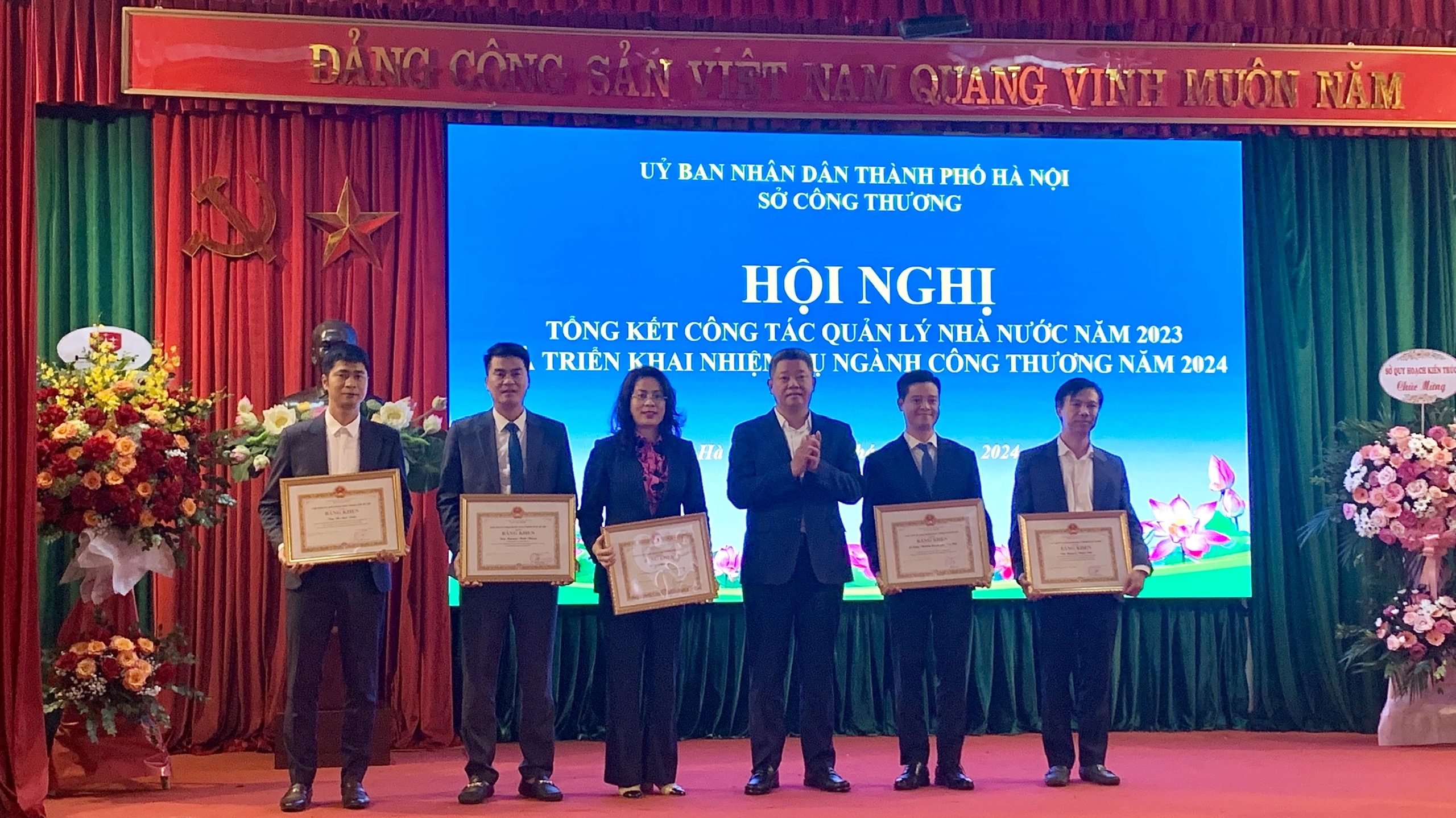 Xây dựng Hà Nội thành trung tâm thương mại lớn về giao thương và kinh tế của cả nước, khu vực Đông Nam Á - ảnh 1