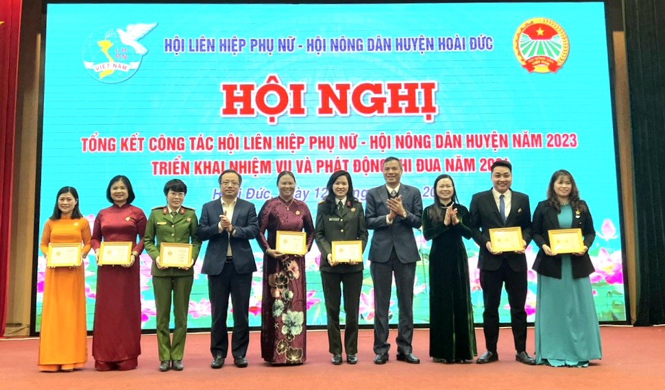 Hoài Đức: Nhiều tập thể, cá nhân hội Nông dân và Phụ nữ được khen thưởng - ảnh 2