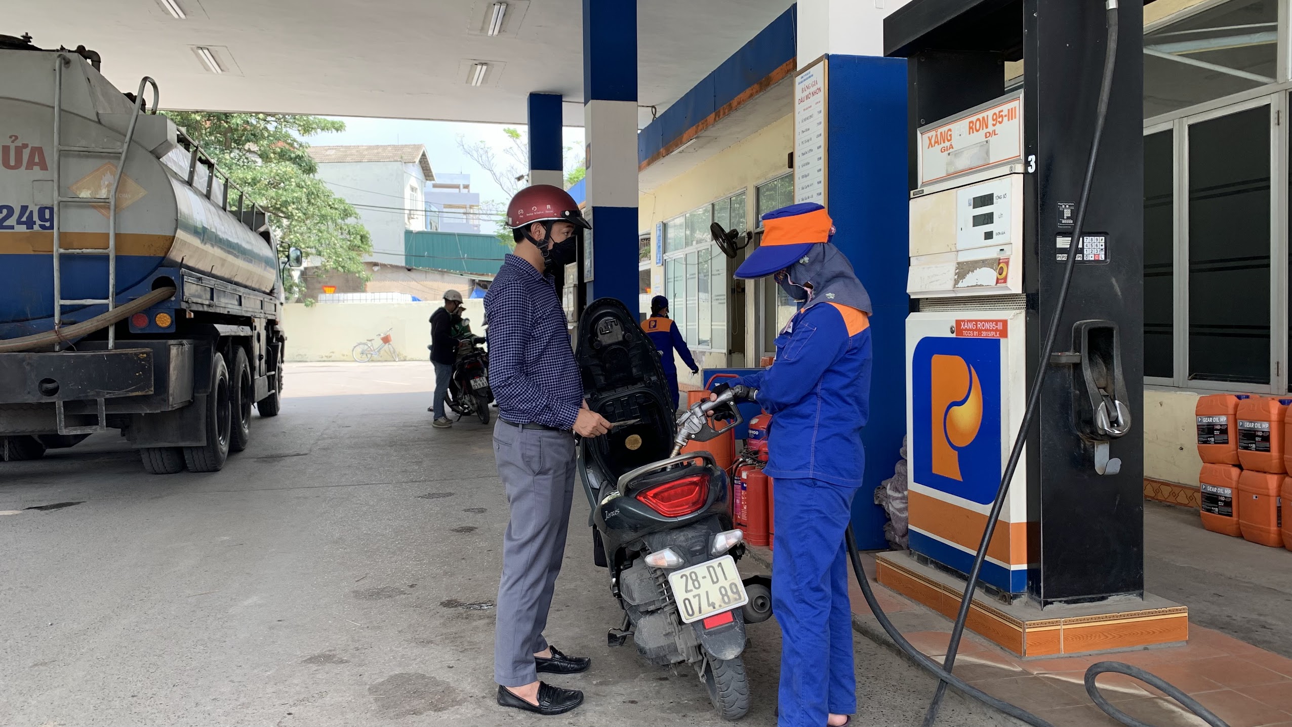 Xăng RON95-III tăng 547 đồng một lít - ảnh 1