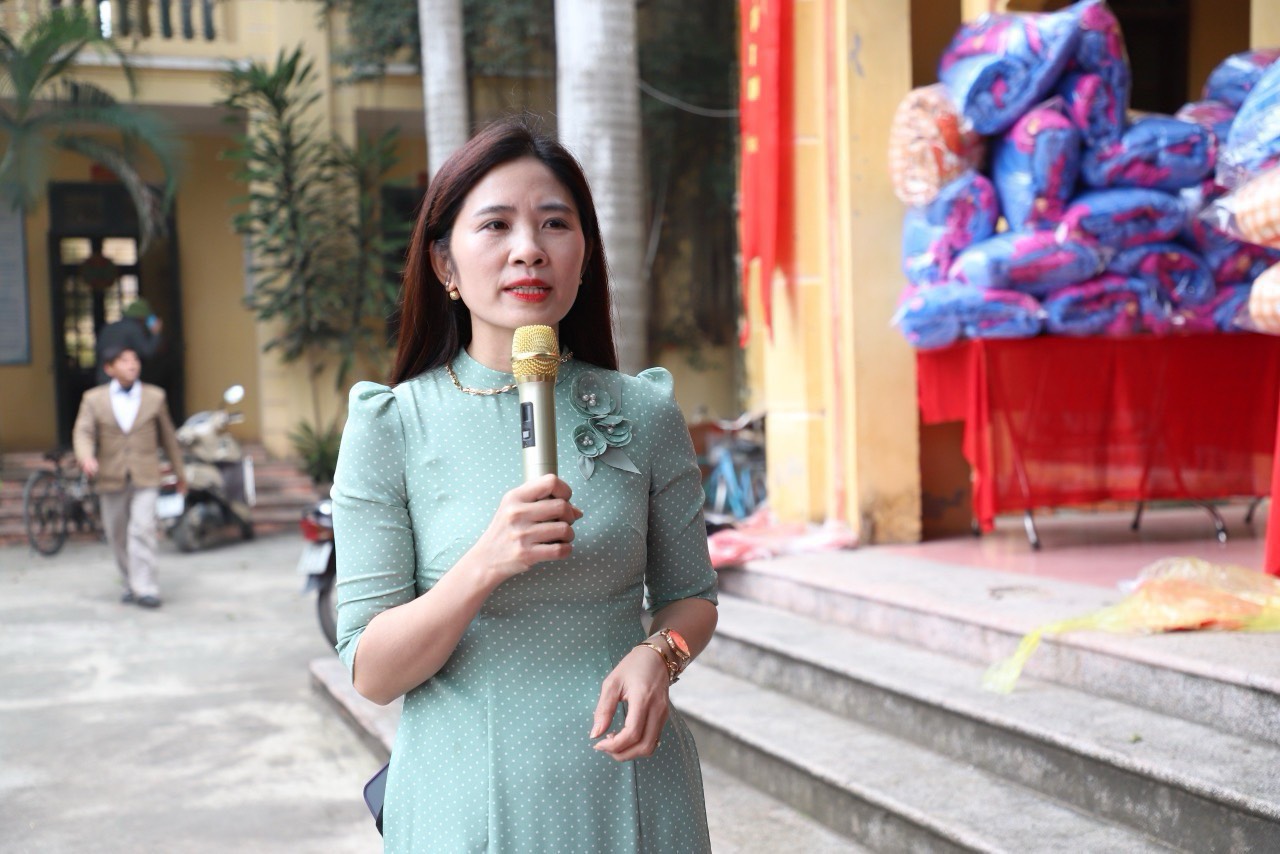 Phụ nữ xã Thư Phú (Thường Tín): Trao 156 phần quà Tết ấm yêu thương đến với phụ nữ - ảnh 1
