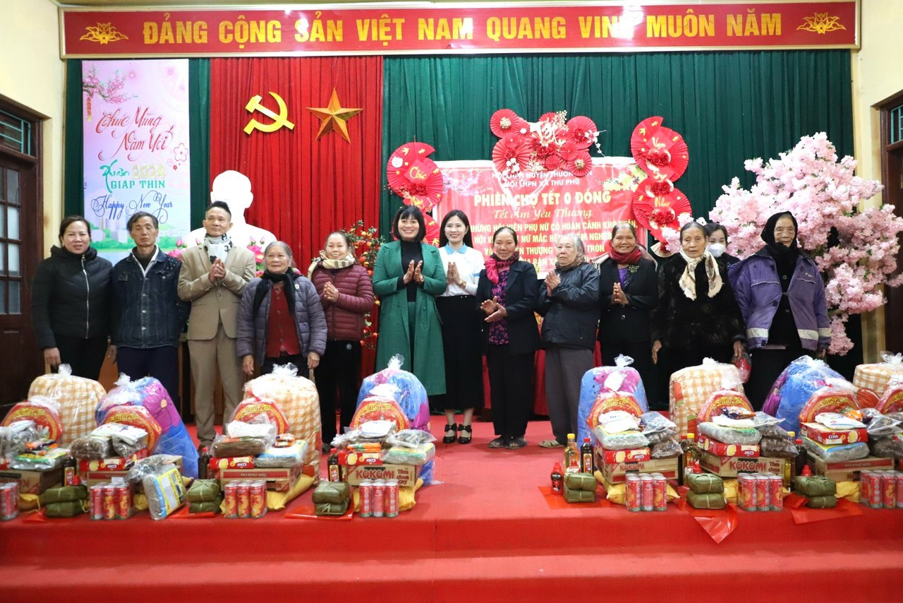 Phụ nữ xã Thư Phú (Thường Tín): Trao 156 phần quà Tết ấm yêu thương đến với phụ nữ - ảnh 2