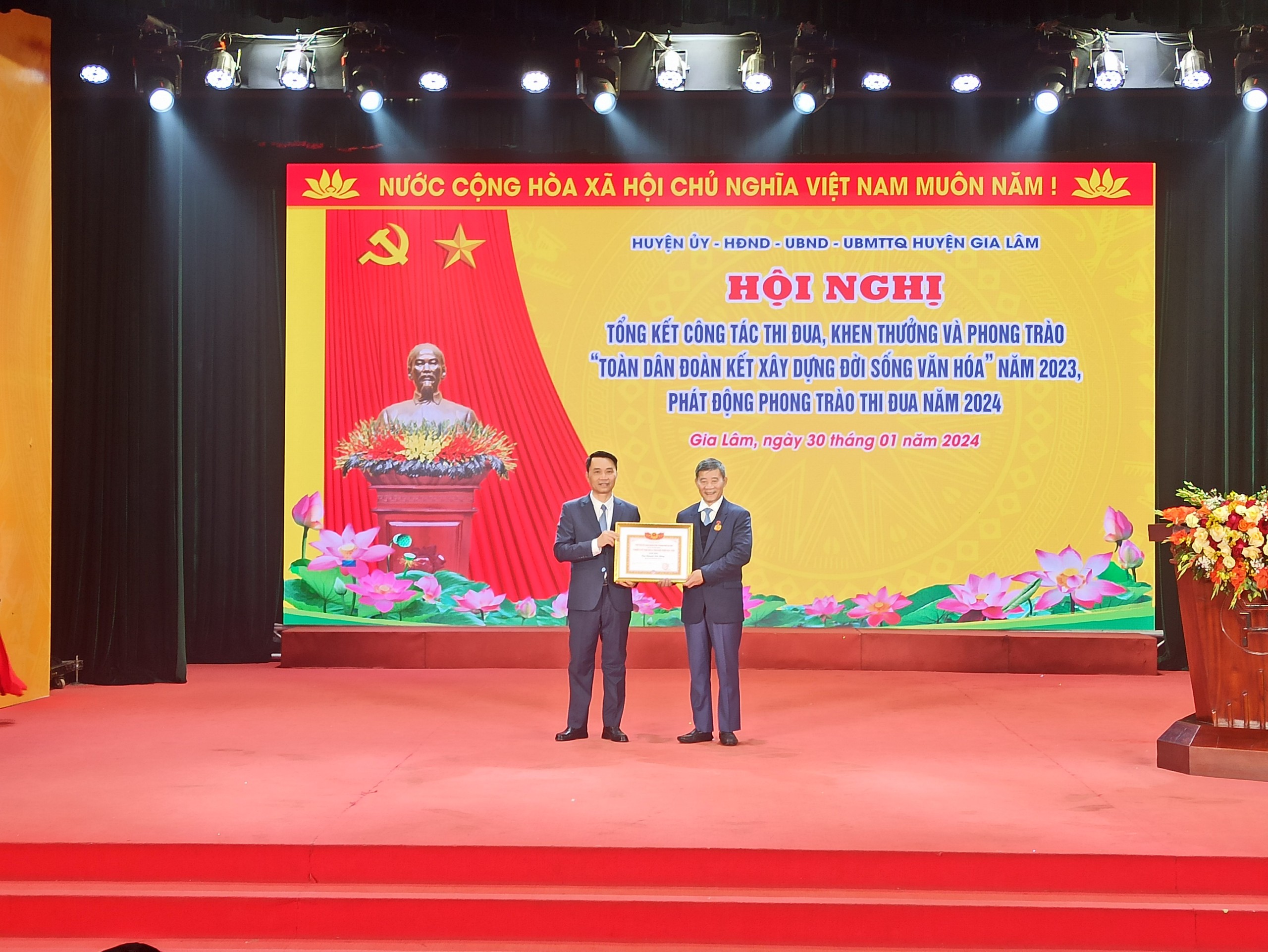Gia Lâm: Nhiều tập thể, cá nhân được khen trong phong trào thi đua yêu nước - ảnh 2