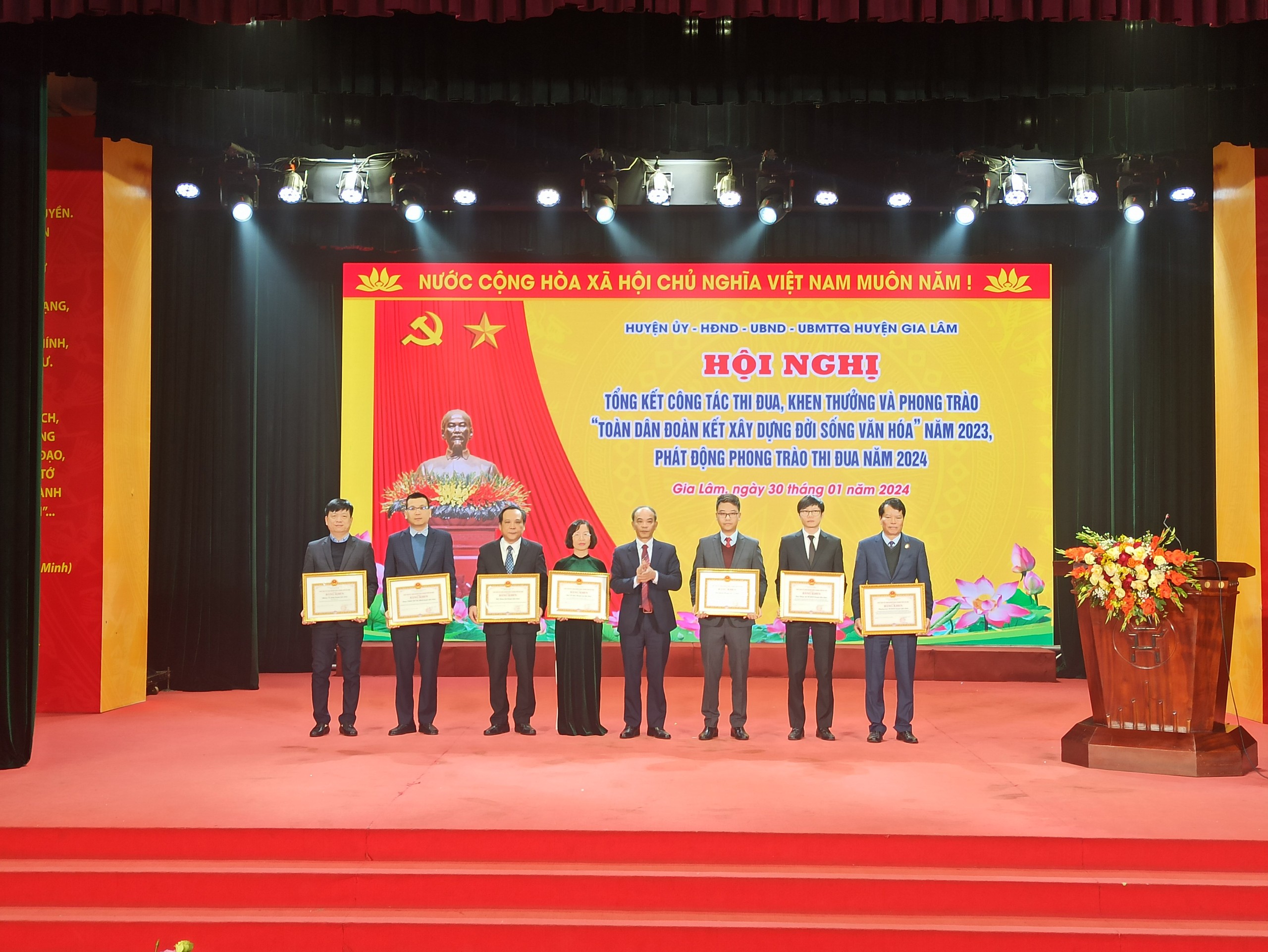 Gia Lâm: Nhiều tập thể, cá nhân được khen trong phong trào thi đua yêu nước - ảnh 3