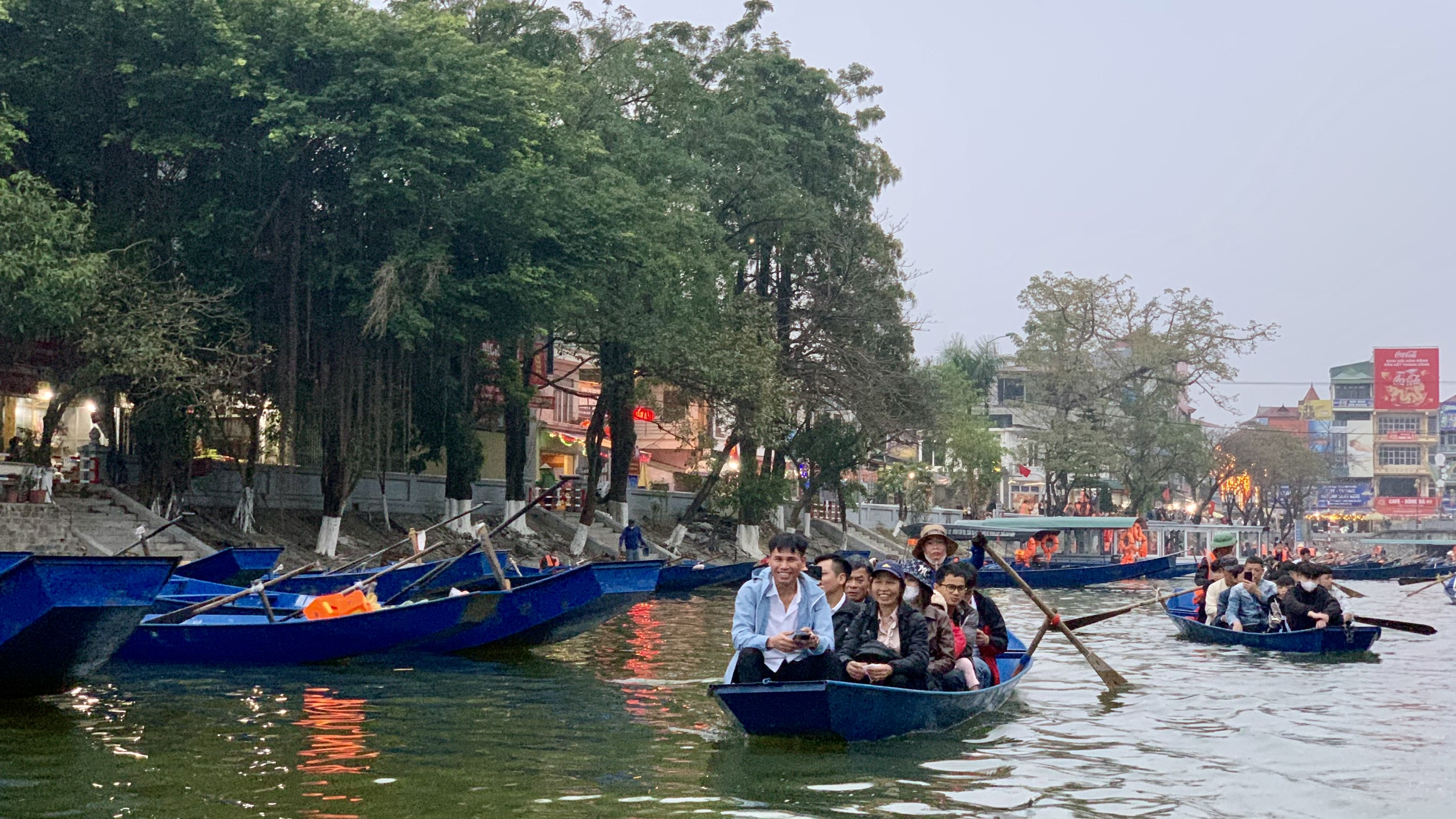Trước giờ khai hội chùa Hương: Dòng người nườm nượp về miền đất Phật - ảnh 5