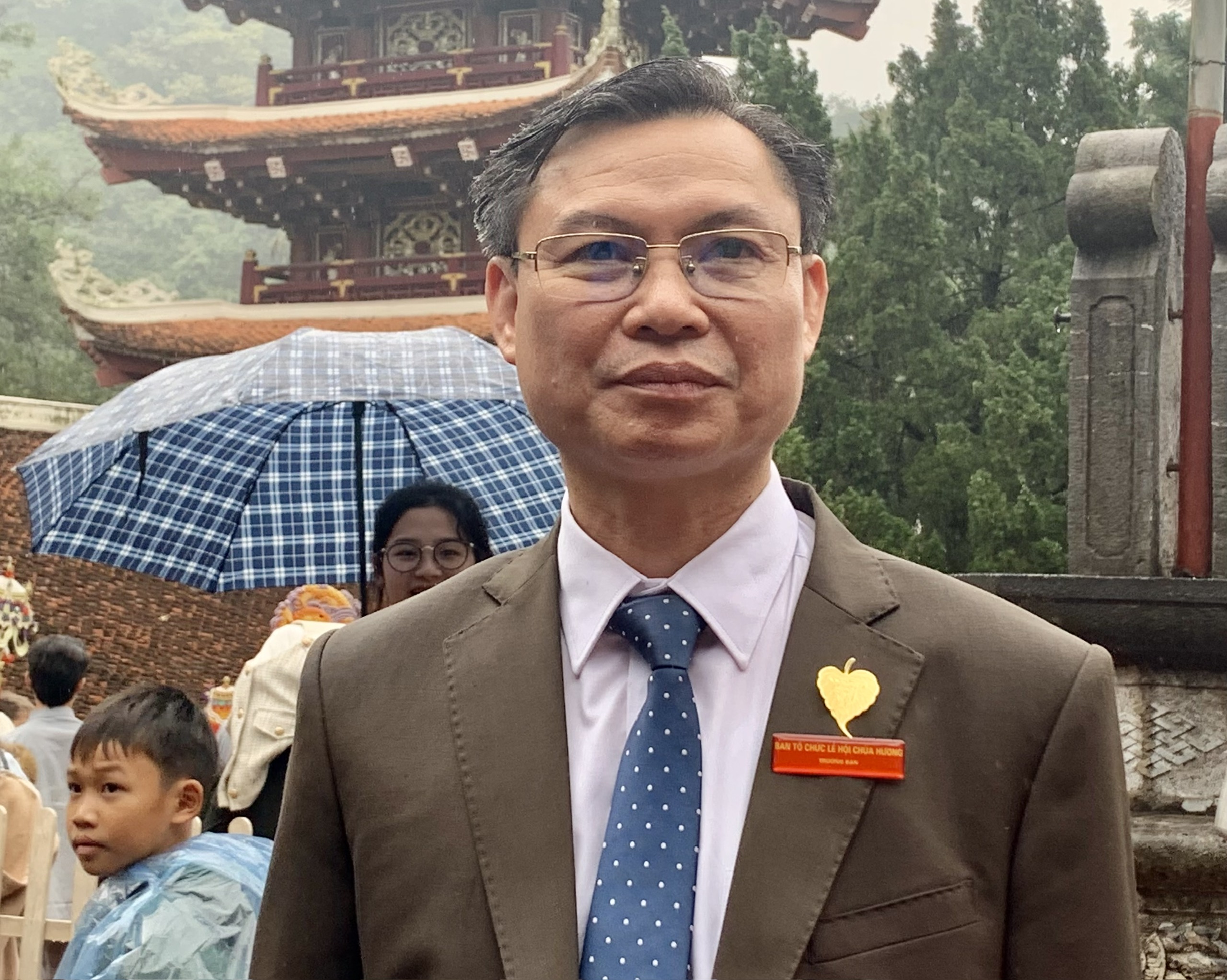 Khai hội chùa Hương, hàng nghìn người đội mưa về chiêm bái - ảnh 1
