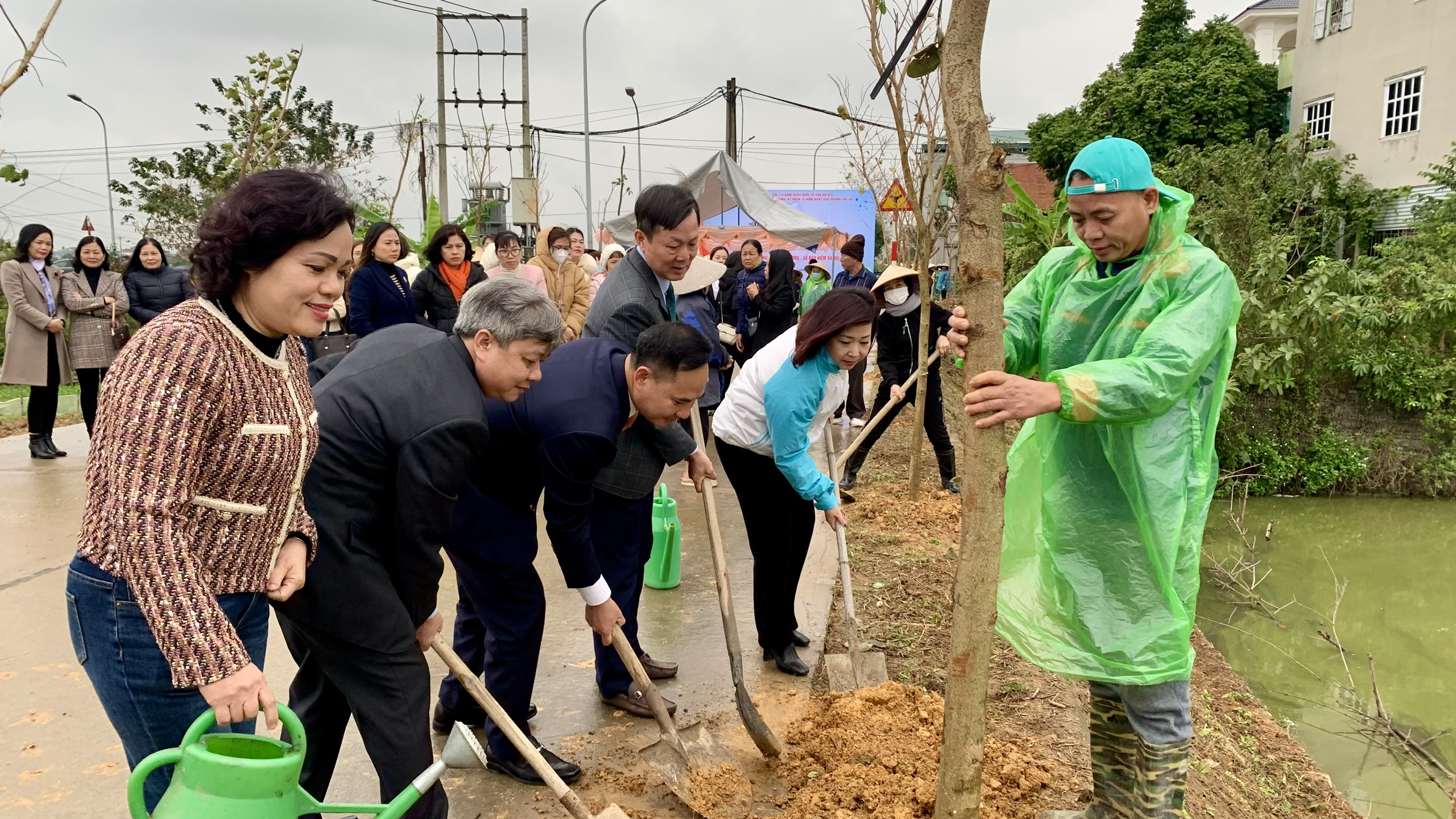 Mỗi huyện nhân rộng 3 mô hình “Phụ nữ tham gia phân loại, xử lý rác hữu cơ tại hộ gia đình“ - ảnh 6